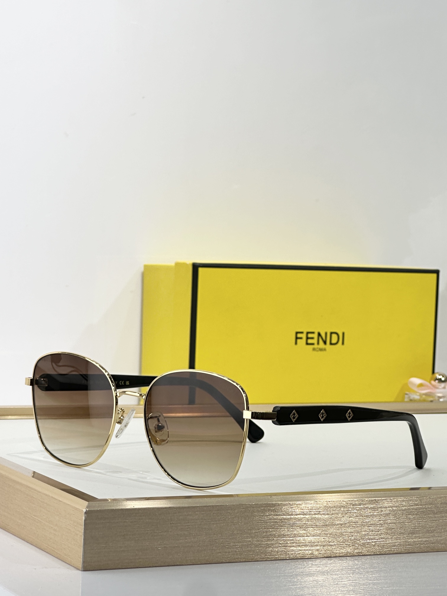 [TOP] FENDI Sunglasses - 7 Colors