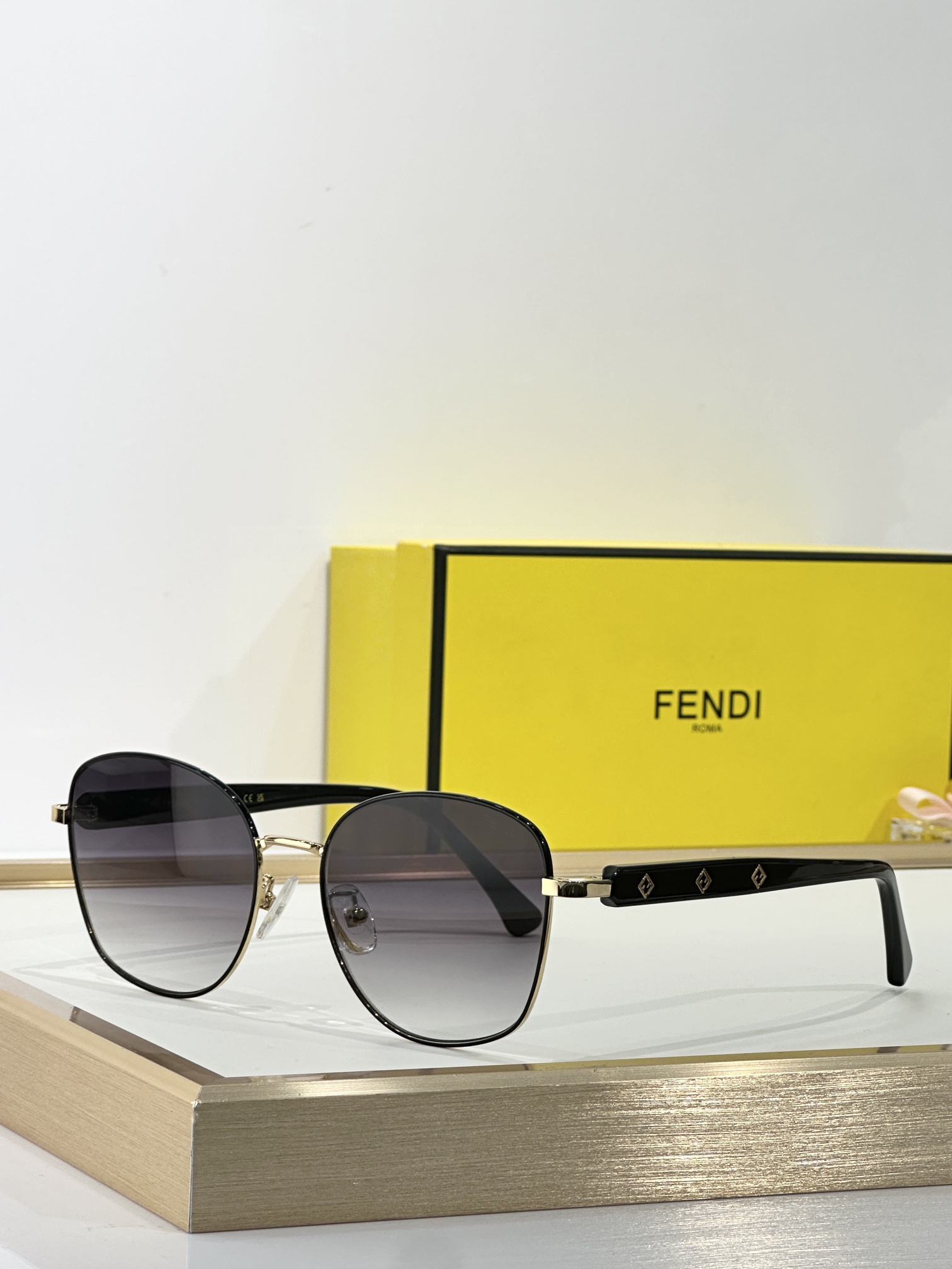 [TOP] FENDI Sunglasses - 7 Colors