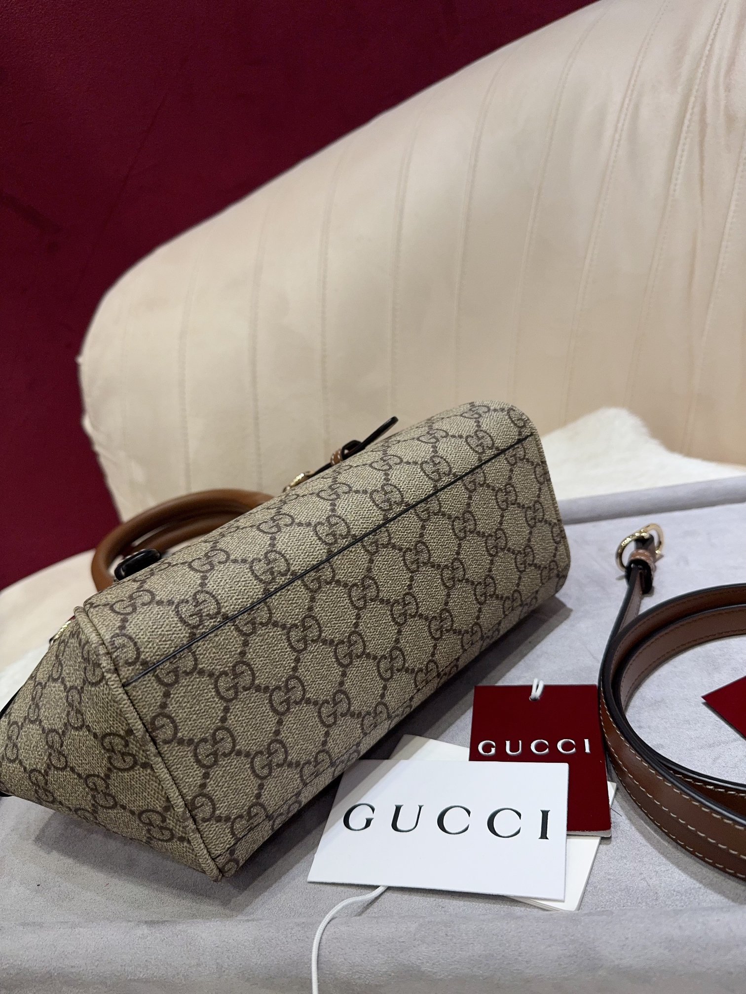 [TOP] GUCCI GG Emblem Handbag  21 x 17 x 12 cm - Brown