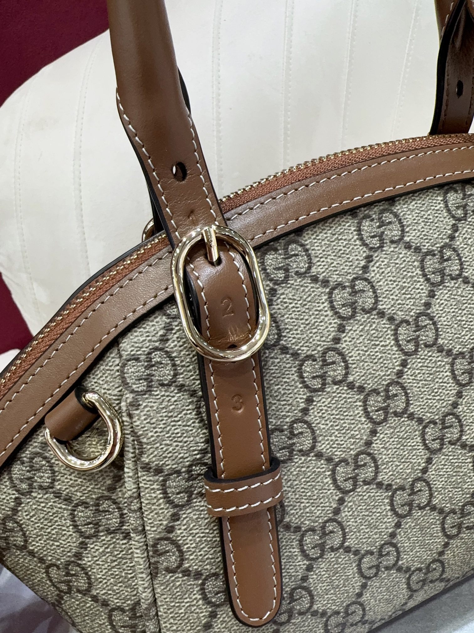 [TOP] GUCCI GG Emblem Handbag  21 x 17 x 12 cm - Brown