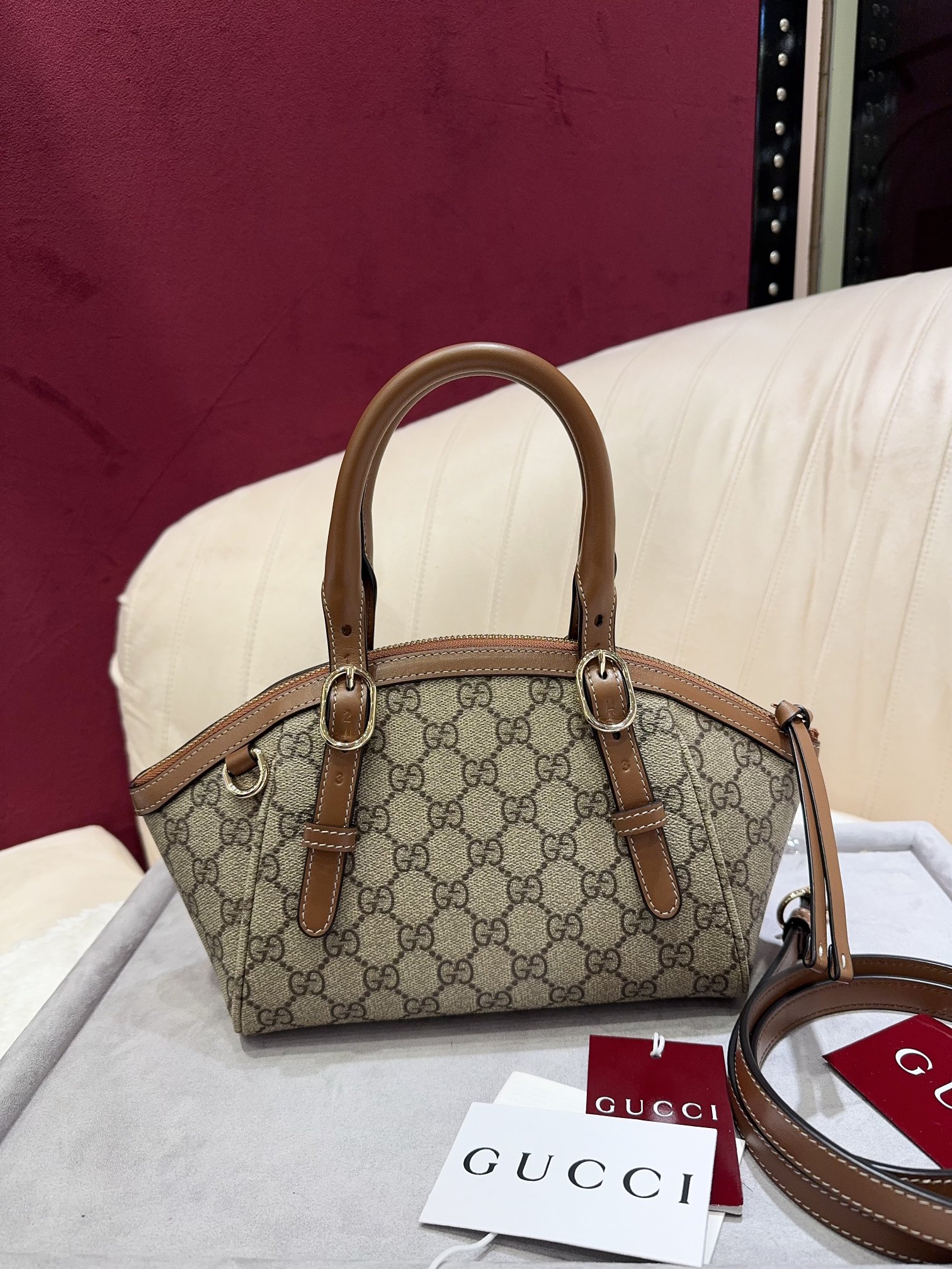 [TOP] GUCCI GG Emblem Handbag  21 x 17 x 12 cm - Brown
