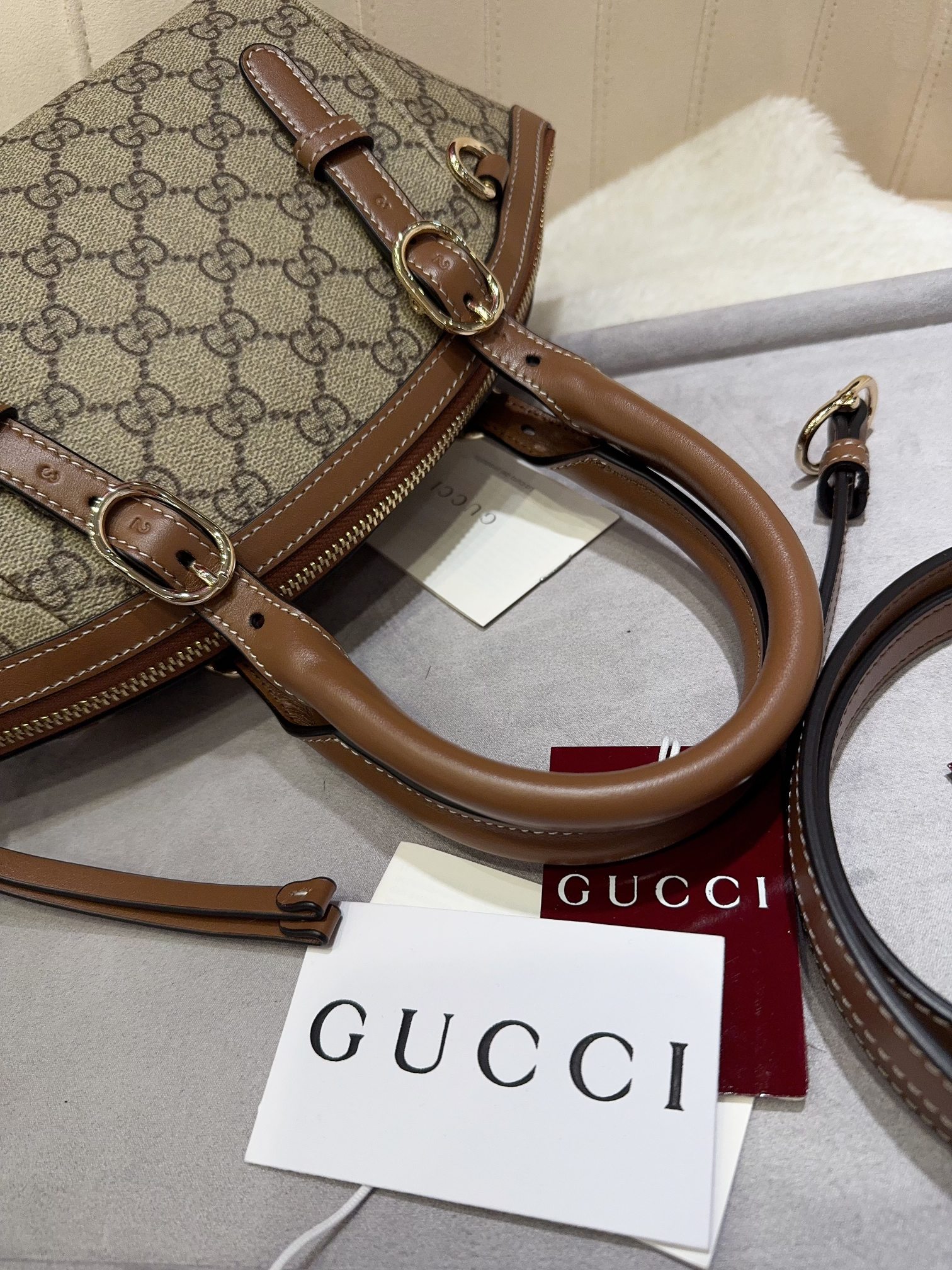 [TOP] GUCCI GG Emblem Handbag  21 x 17 x 12 cm - Brown