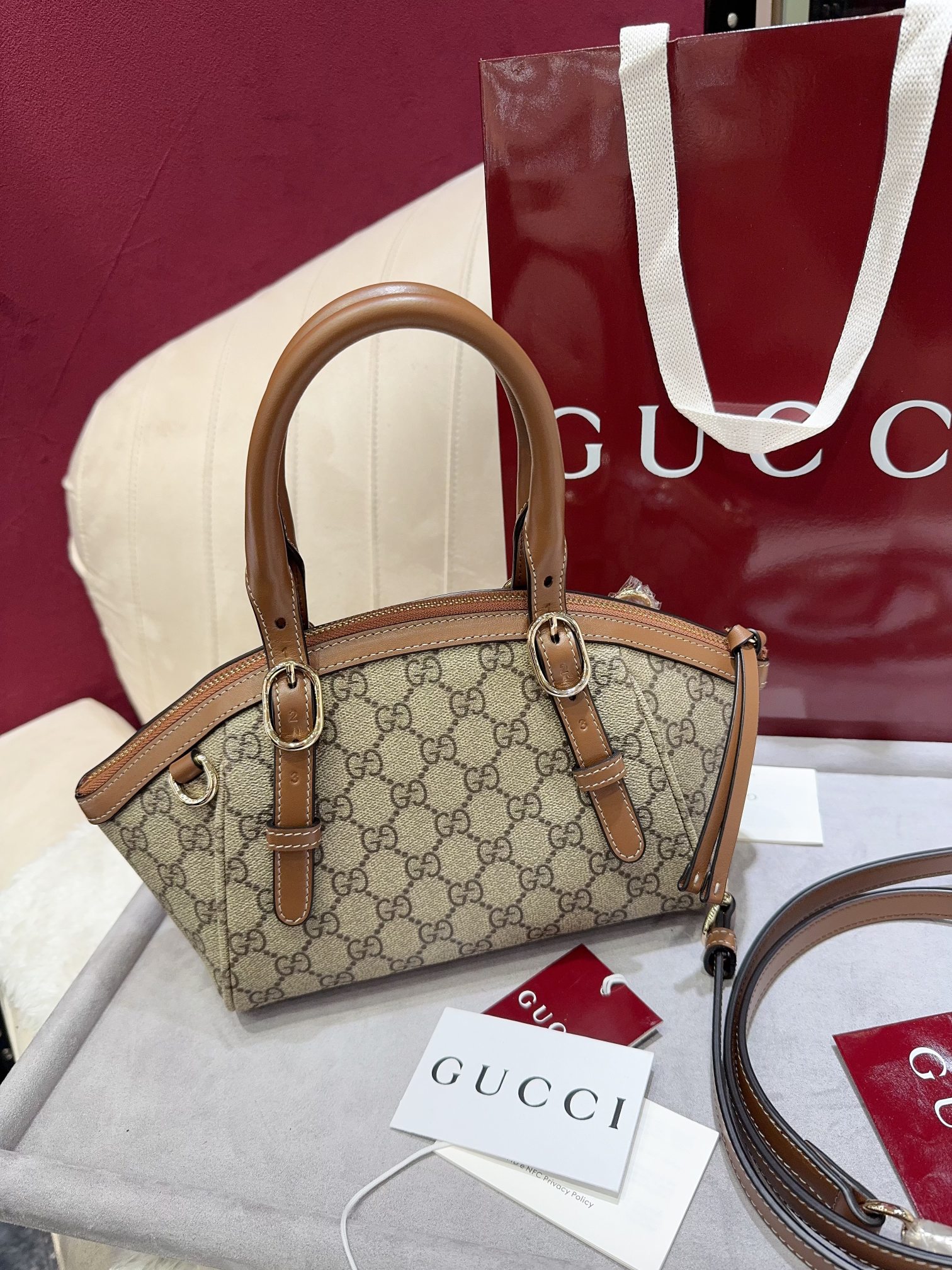 [TOP] GUCCI GG Emblem Handbag  21 x 17 x 12 cm - Brown