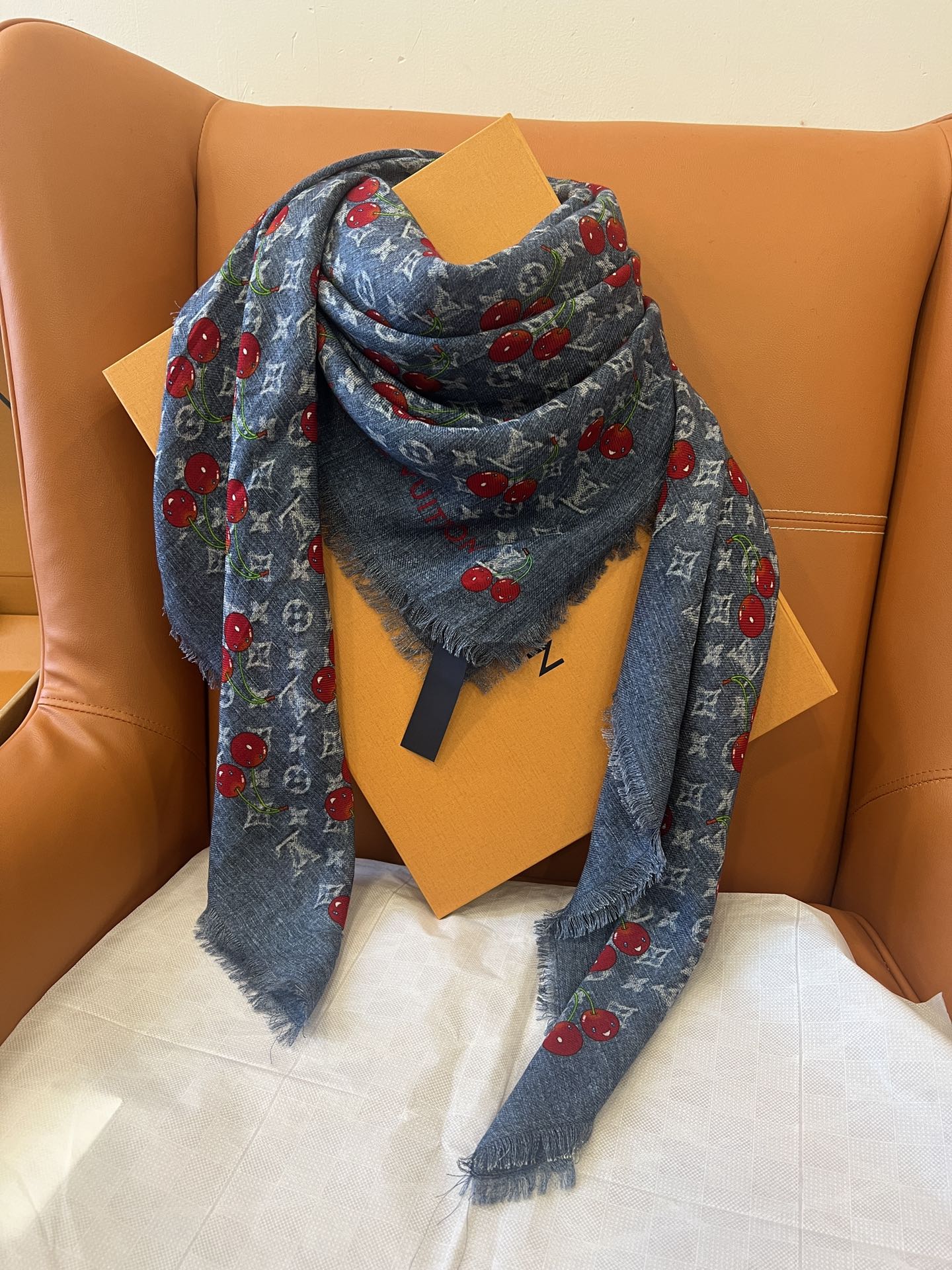 [TOP] Louis Vuitton LV  Cashmere Scarf 136 x 136cm - Blue