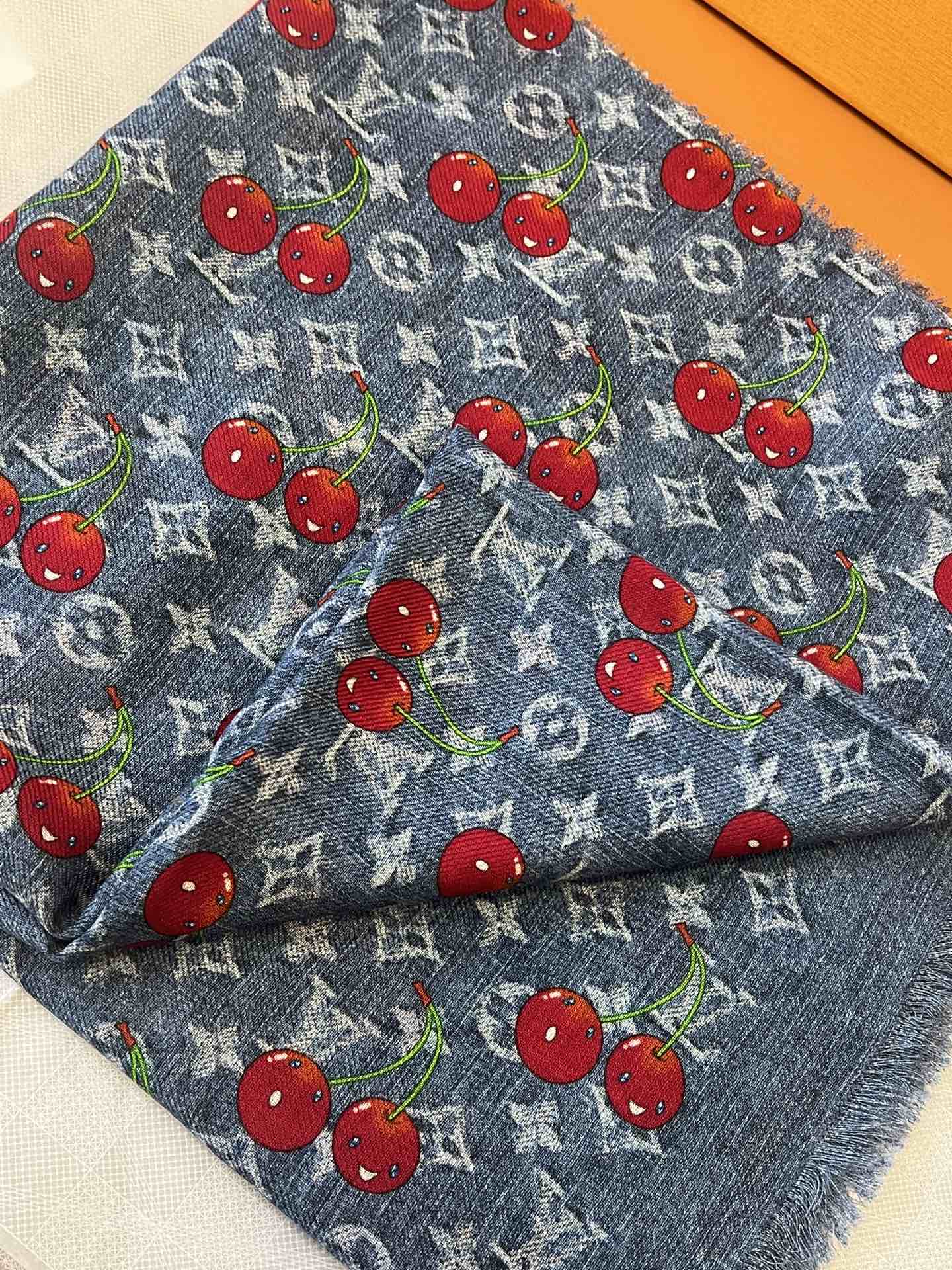 [TOP] Louis Vuitton LV  Cashmere Scarf 136 x 136cm - Blue