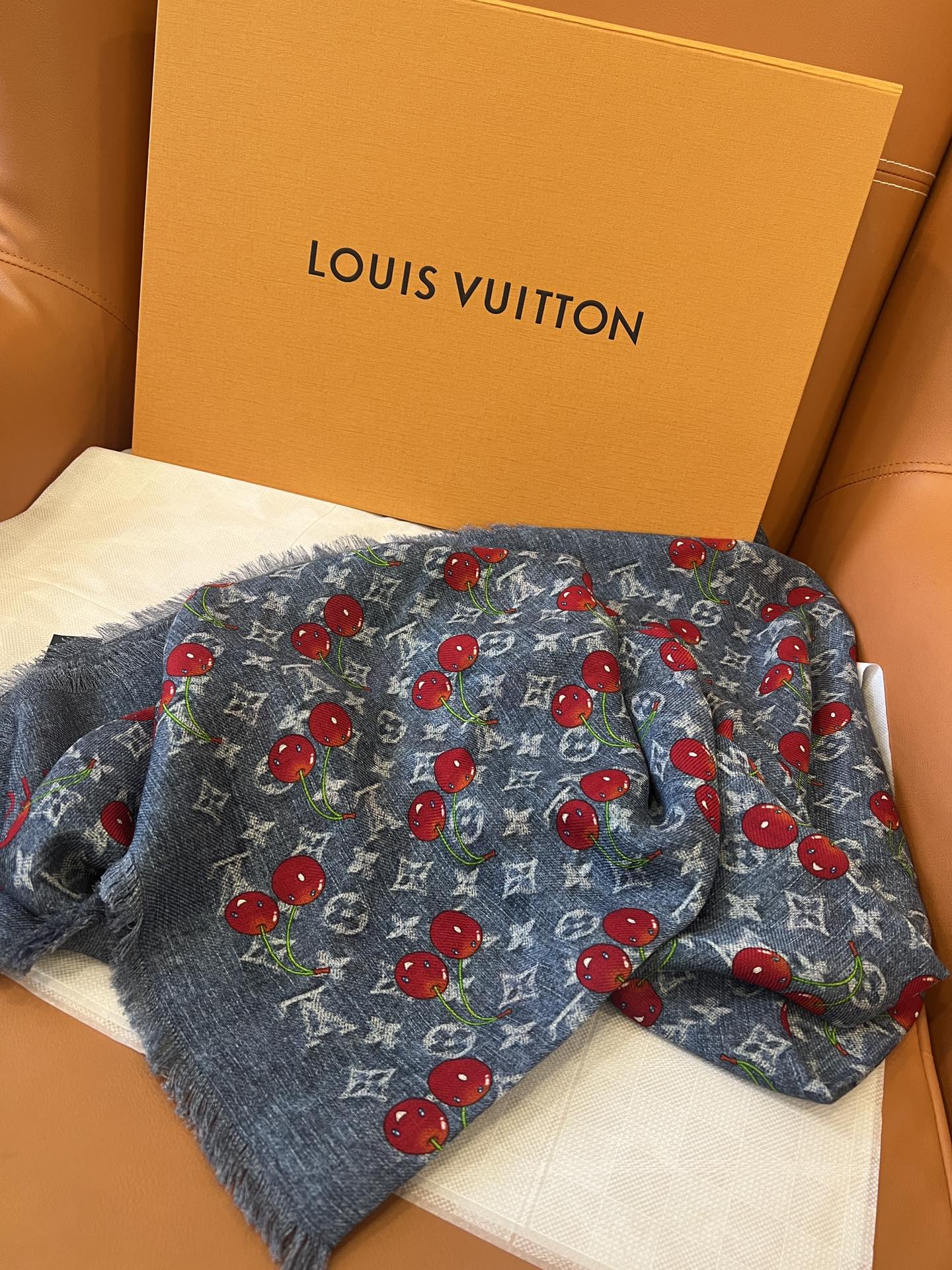 [TOP] Louis Vuitton LV  Cashmere Scarf 136 x 136cm - Blue