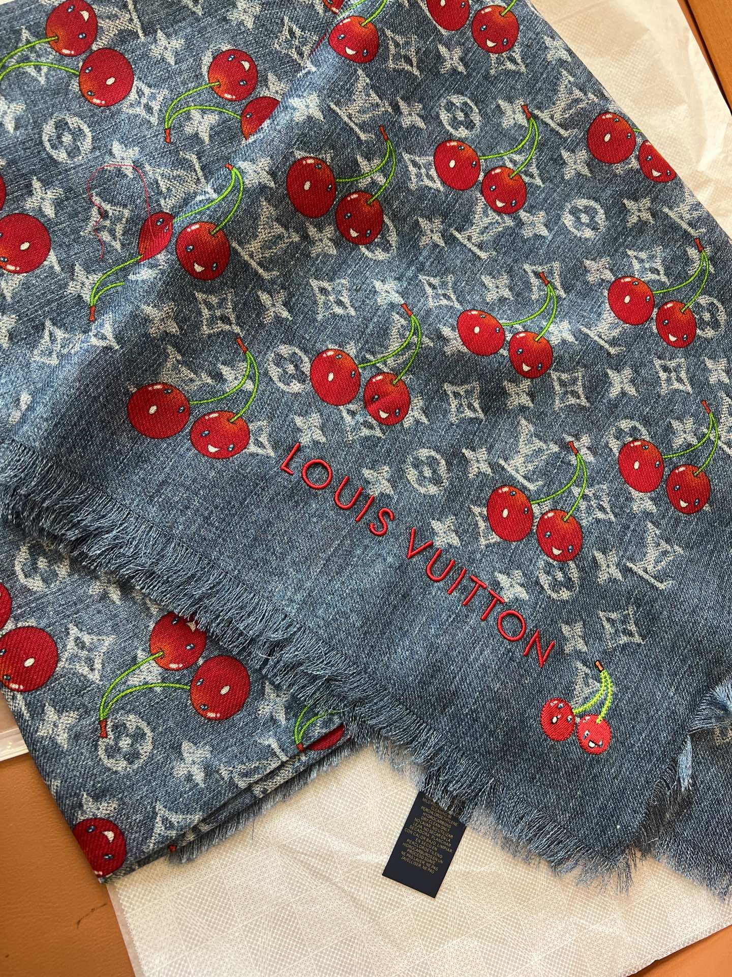 [TOP] Louis Vuitton LV  Cashmere Scarf 136 x 136cm - Blue