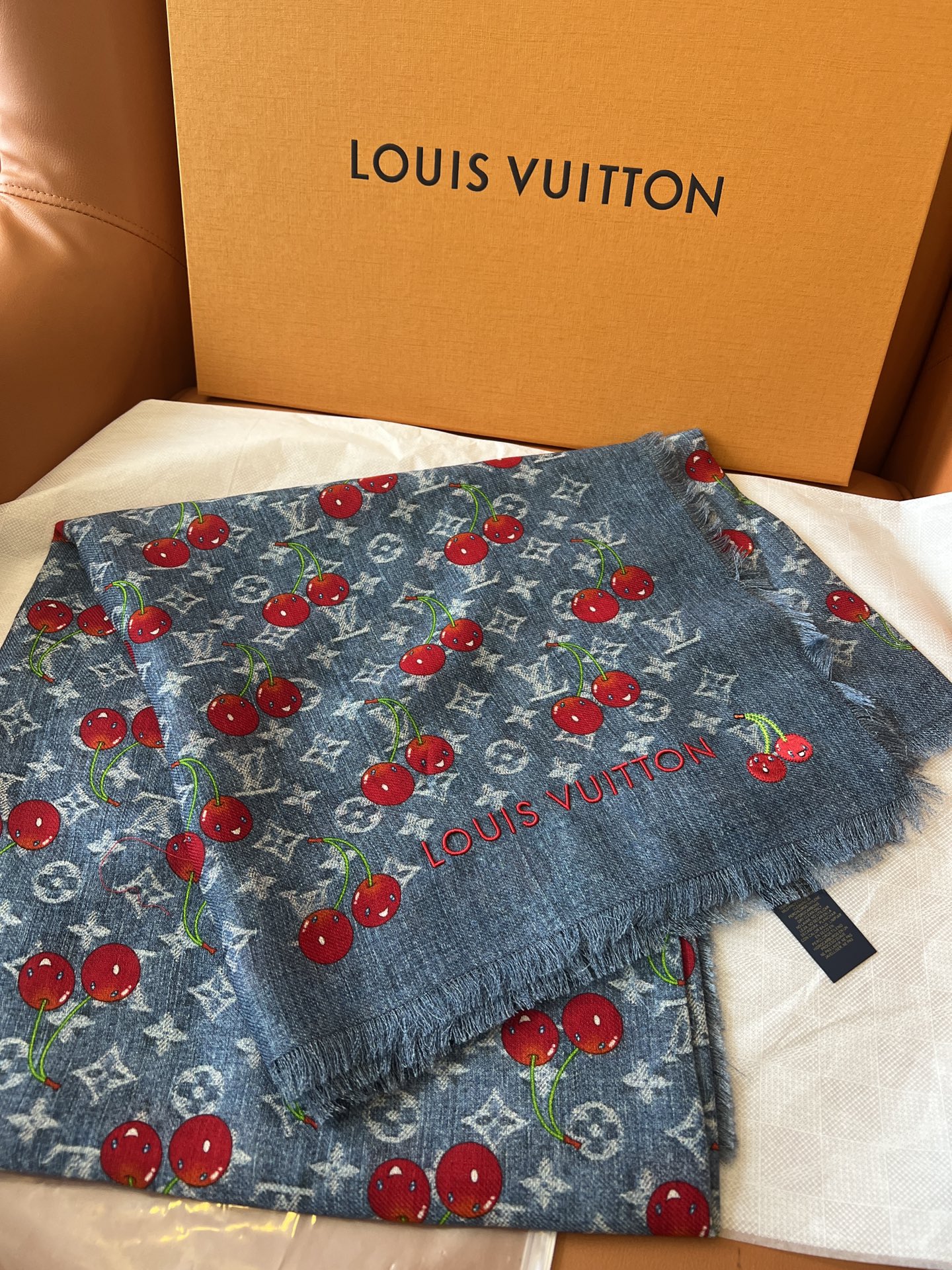 [TOP] Louis Vuitton LV  Cashmere Scarf 136 x 136cm - Blue