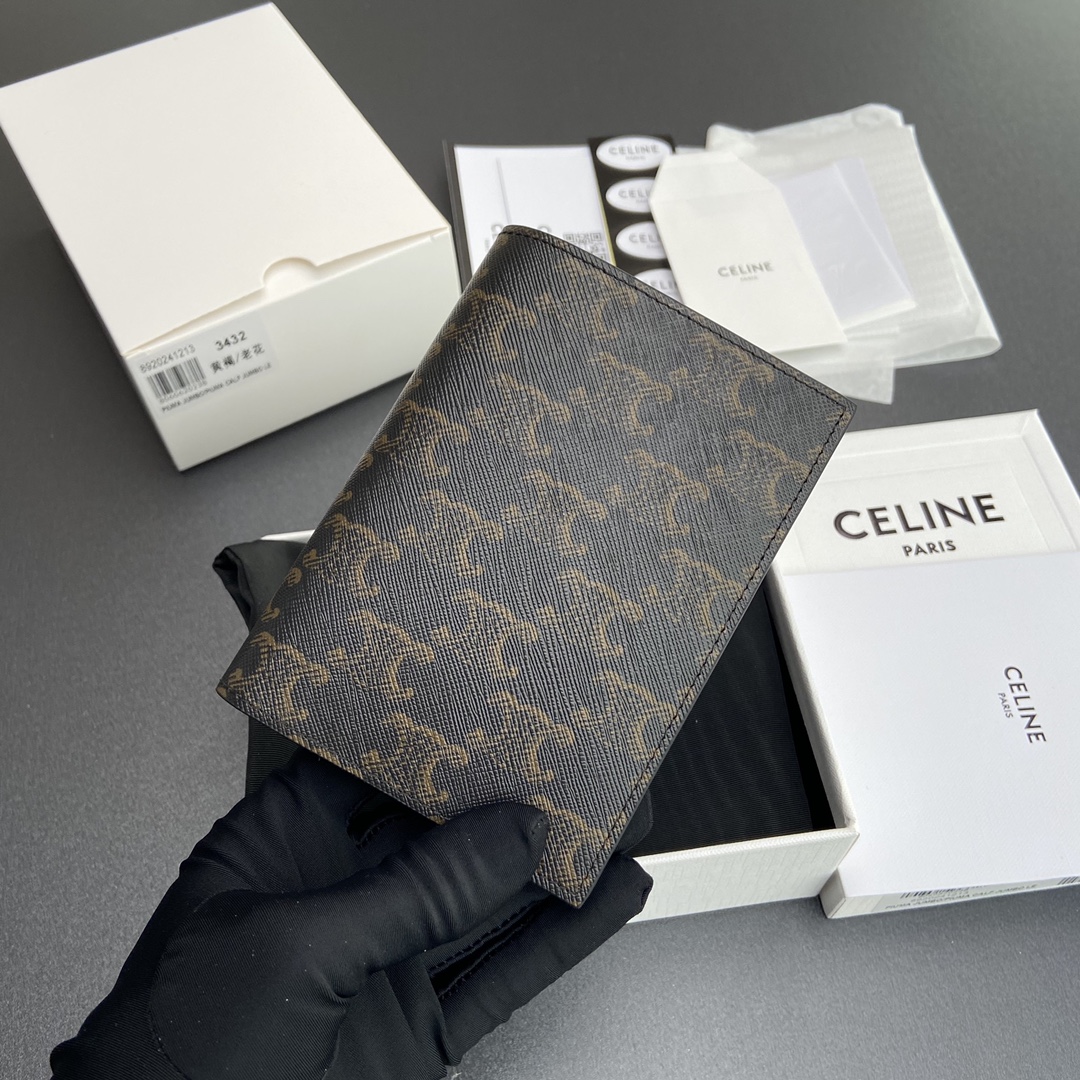[TOP] CELINE Triomphe Logo Print Passport Holder 10x13.5x2cm - Brown