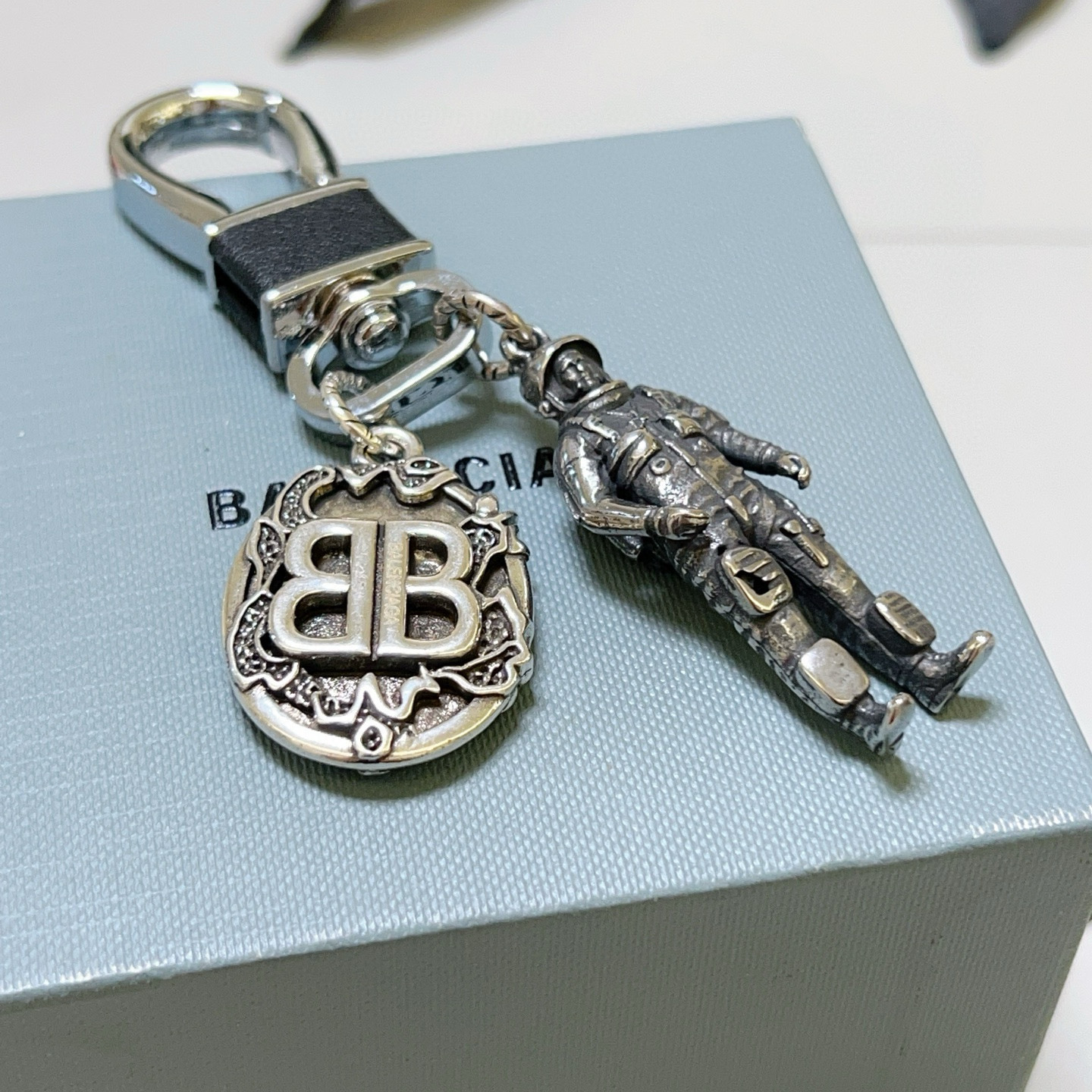[TOP] BALENCIAGA Men's Keychain - Gun Color