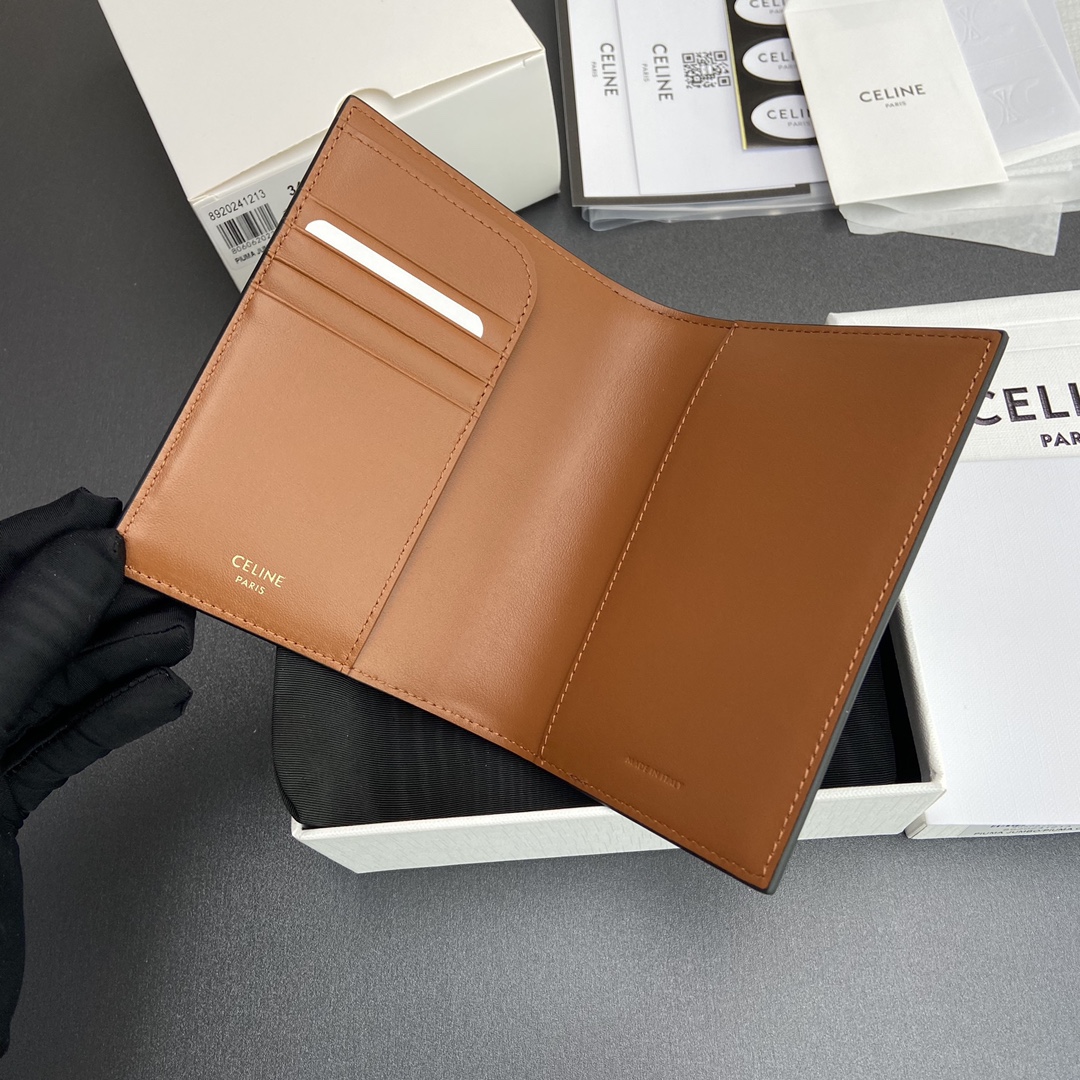 [TOP] CELINE Triomphe Logo Print Passport Holder 10x13.5x2cm - Brown