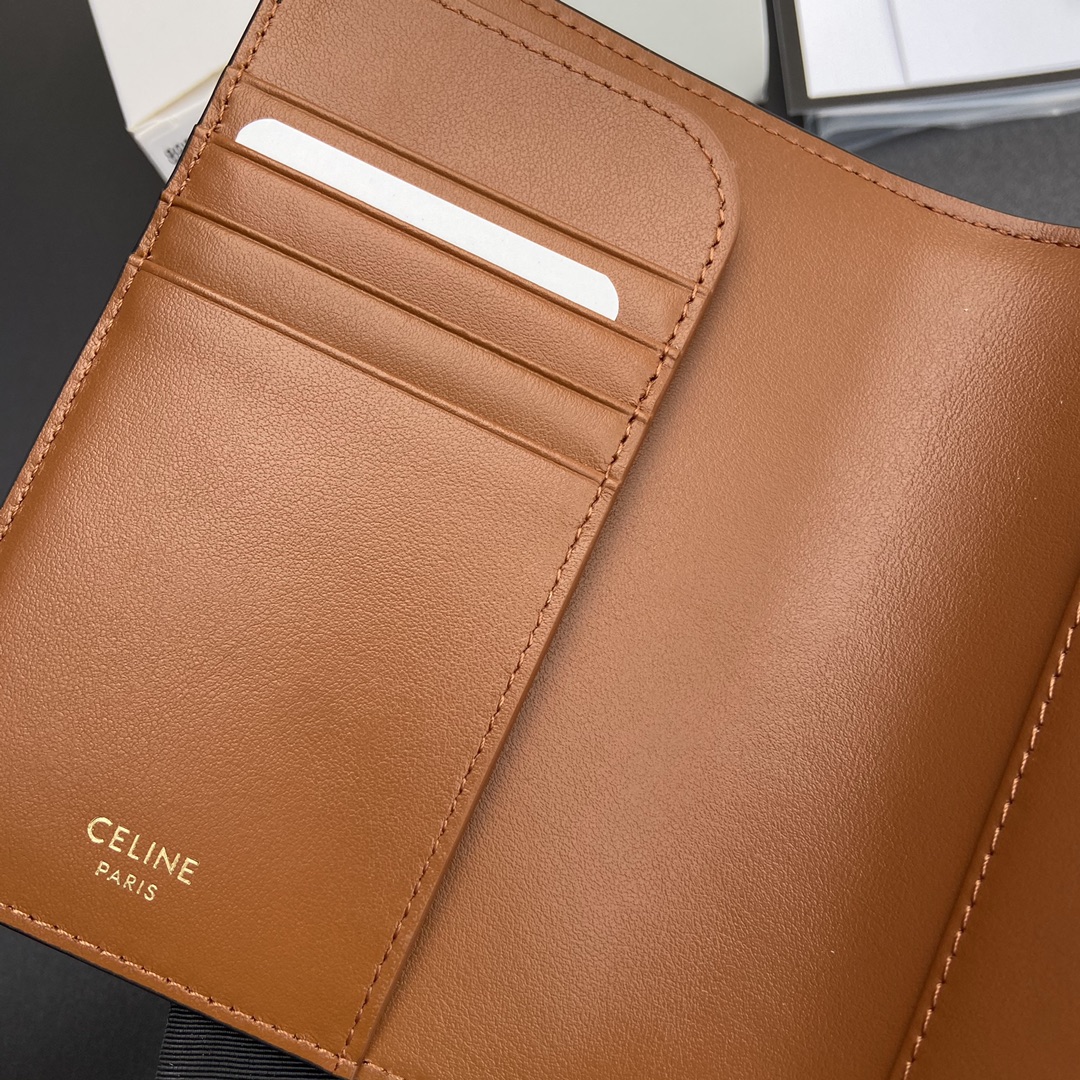 [TOP] CELINE Triomphe Logo Print Passport Holder 10x13.5x2cm - Brown