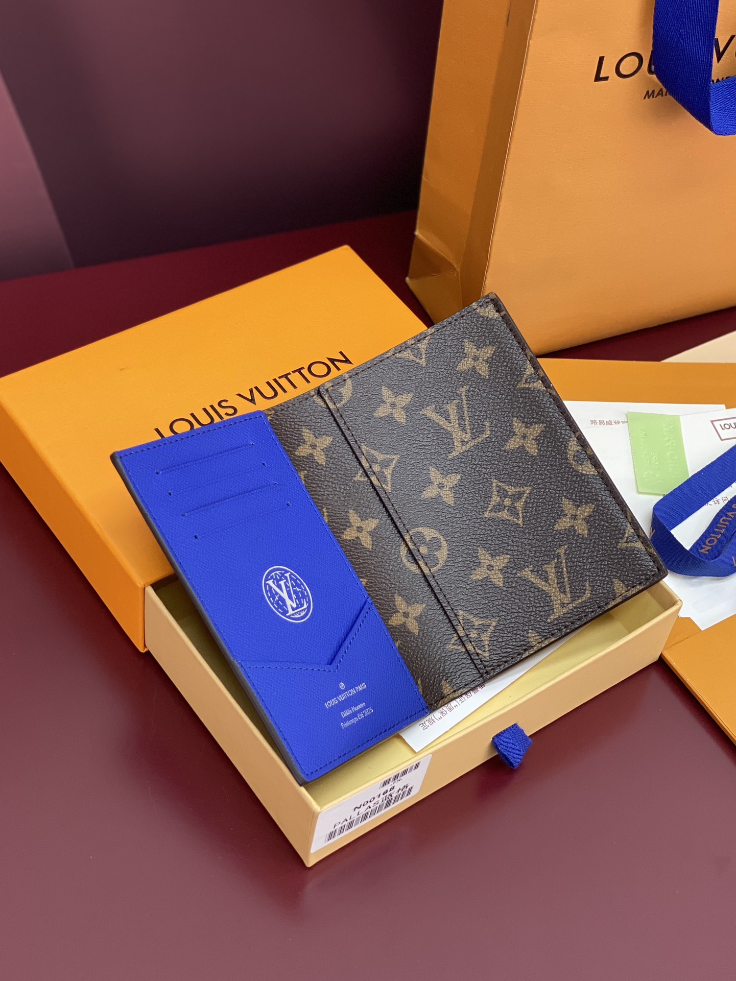 [TOP] Louis Vuitton LV Passport Holder Damier Heritage Coated Canvas 14x2.5x10cm - Blue