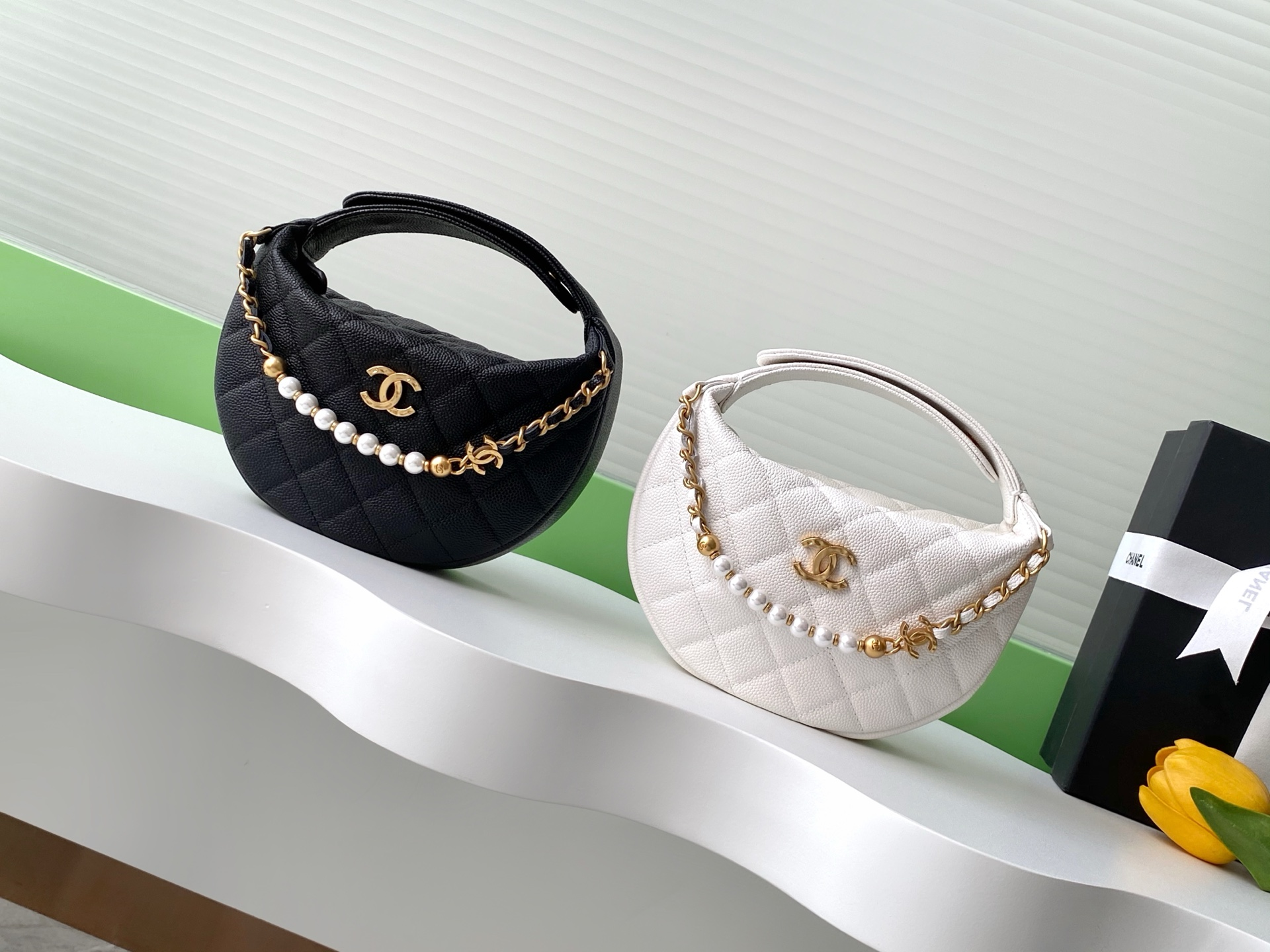 [TOP] CHANEL Pearl Chain Bag Cowhide 16*16*5.5cm - 2 Color