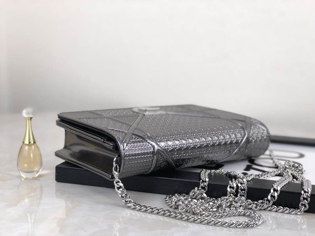 [TOP] Christian Dior Metallic Patent Micro-Cannage Diorama Wallet on Chain Bag 19cm - Silver