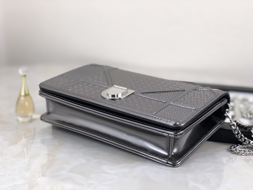 [TOP] Christian Dior Metallic Patent Micro-Cannage Diorama Wallet on Chain Bag 19cm - Silver