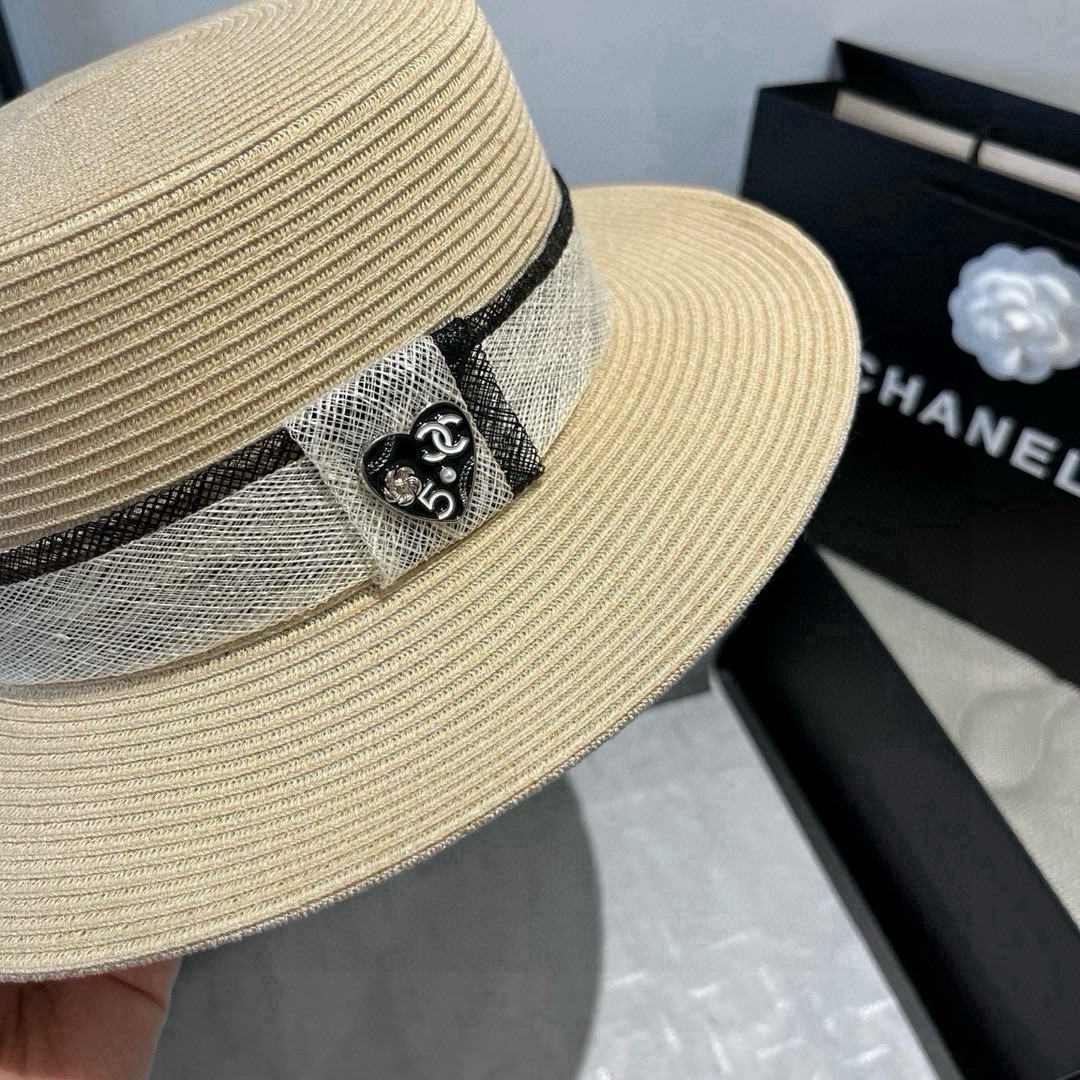 [TOP] CHANEL Flat Hat - Beige