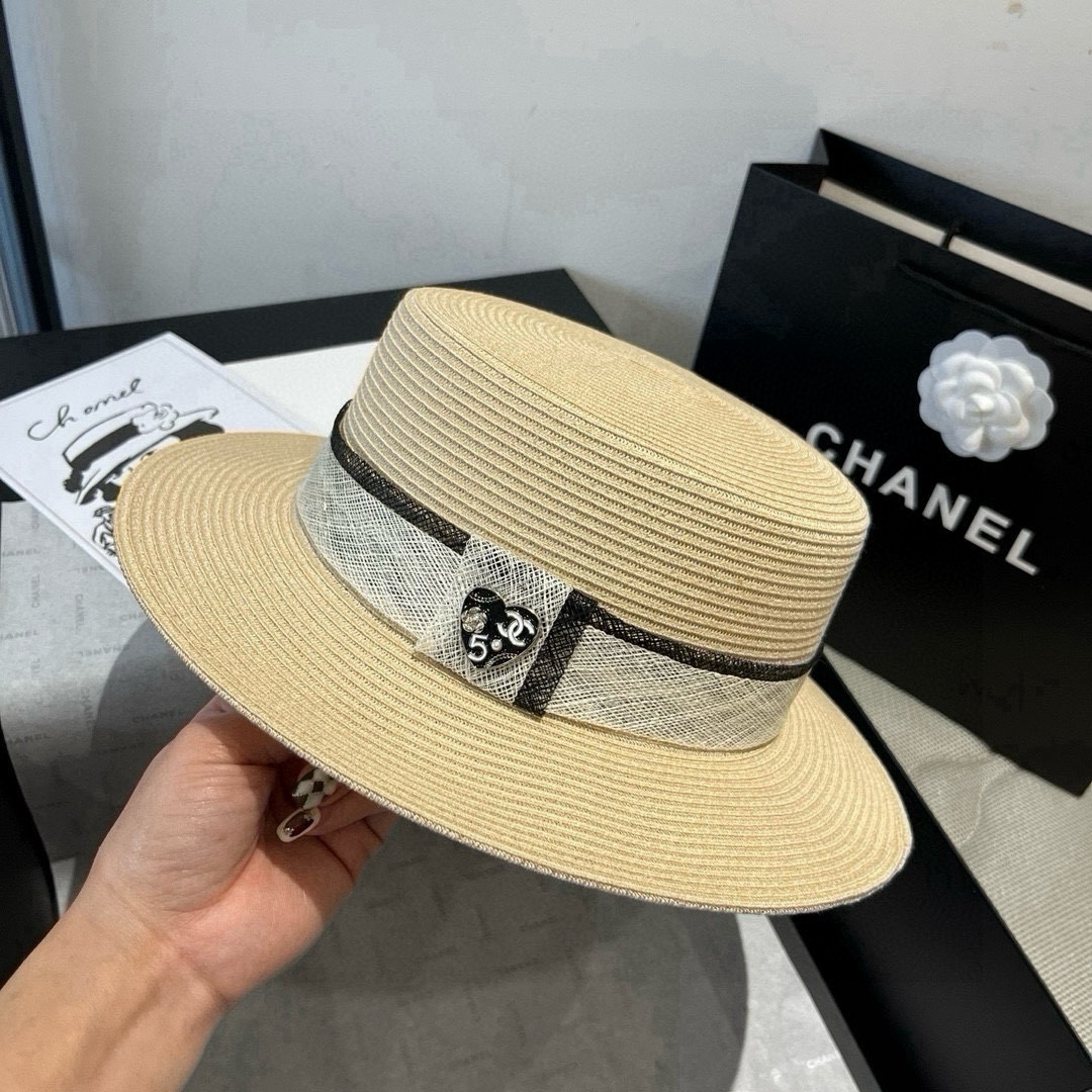 [TOP] CHANEL Flat Hat - Beige