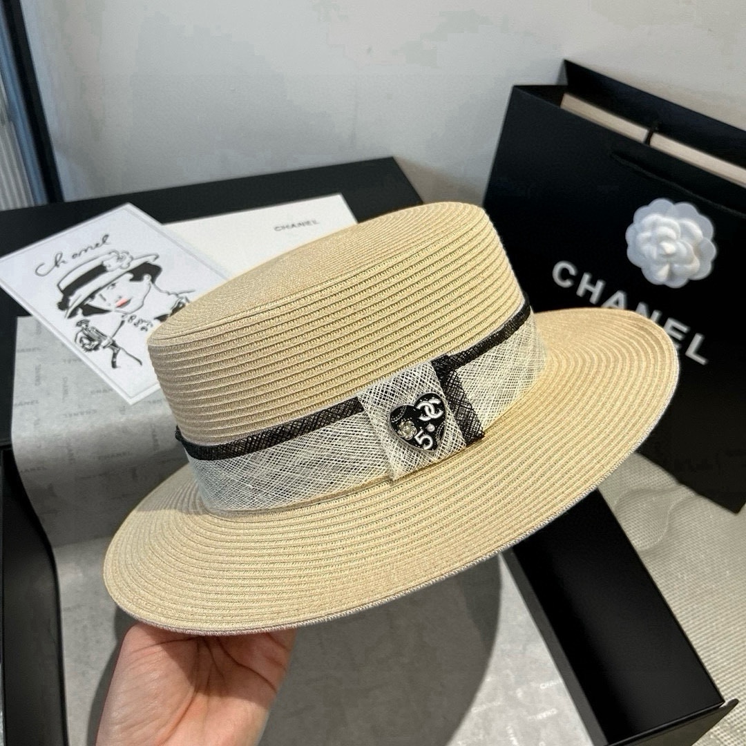 [TOP] CHANEL Flat Hat - Beige