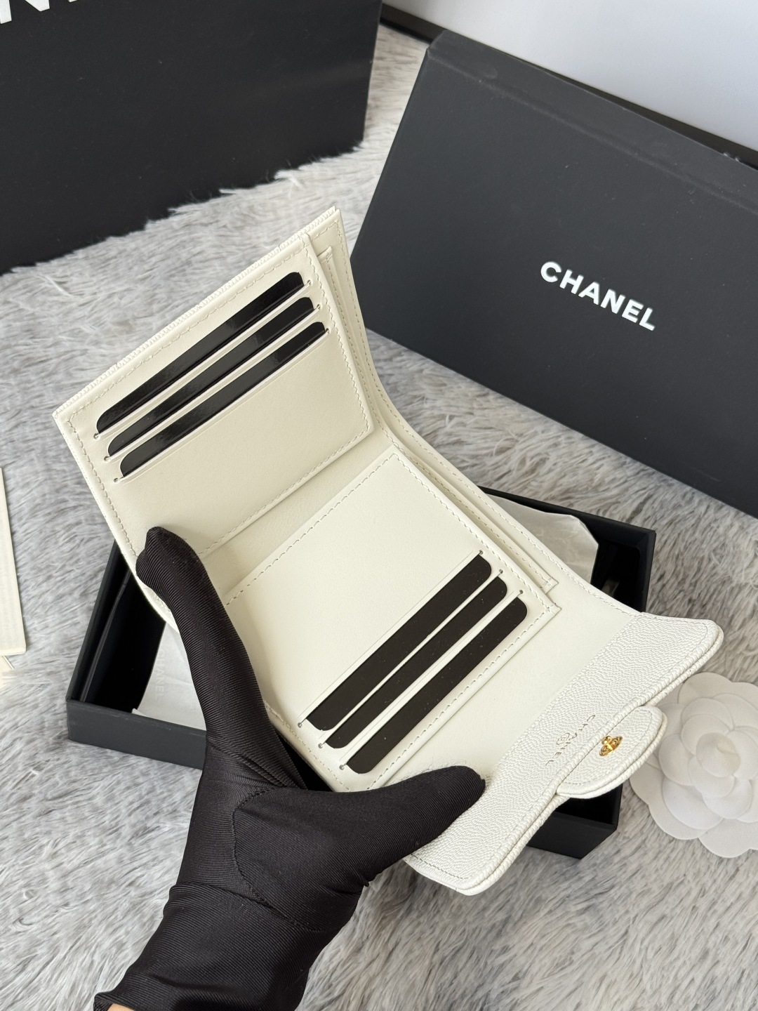 [TOP] CHANEL Wallet Cowhide 10.5*11.5*3cm - White