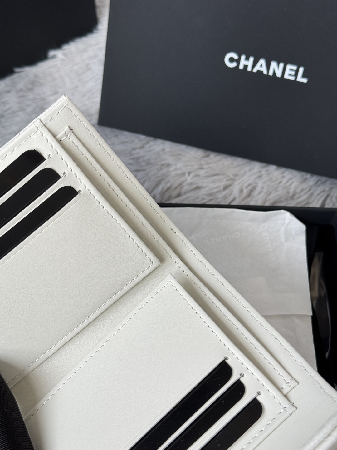 [TOP] CHANEL Wallet Cowhide 10.5*11.5*3cm - White