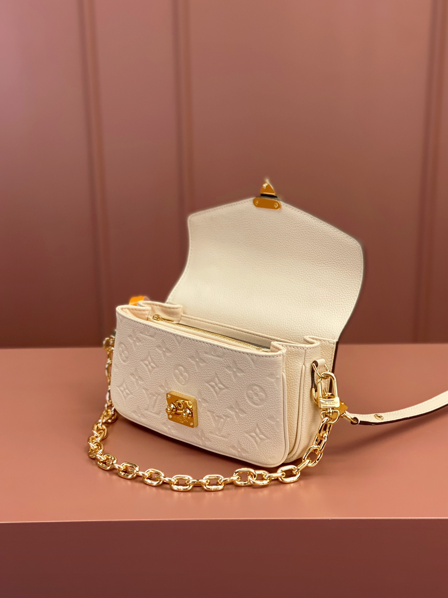 [TOP] Louis Vuitton LV Pochette Métis East West Handbags 21.5x13.5x6cm - White&GHW