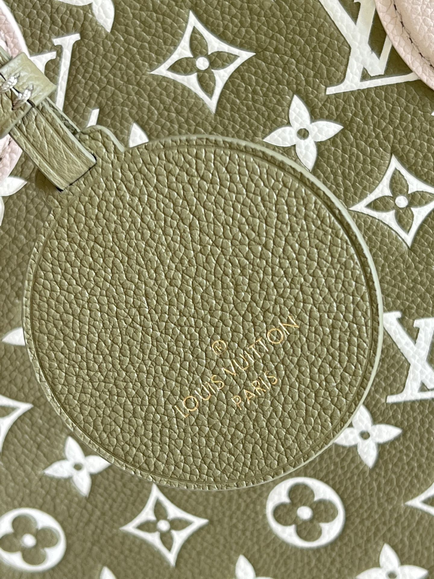 [TOP] Louis Vuitton LV On The Go Bag 35 x 27 x 14 cm - Green