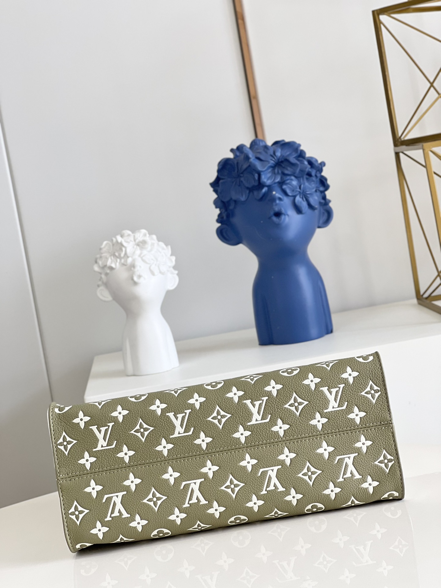 [TOP] Louis Vuitton LV On The Go Bag 35 x 27 x 14 cm - Green