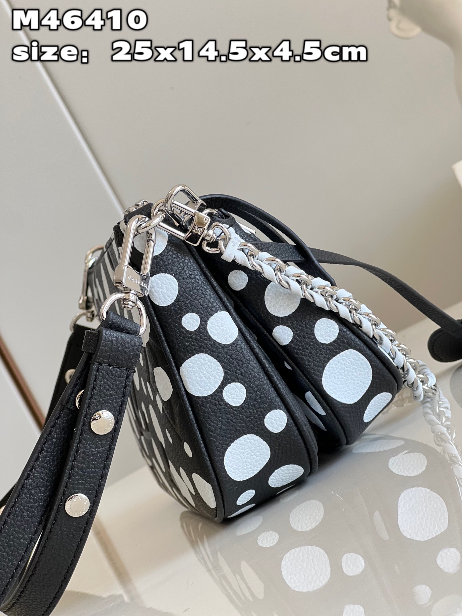 [TOP] Louis Vuitton LV  LV x YK Multi Pochette Accessoires Handbag 25x14.5x4.5 cm - Black