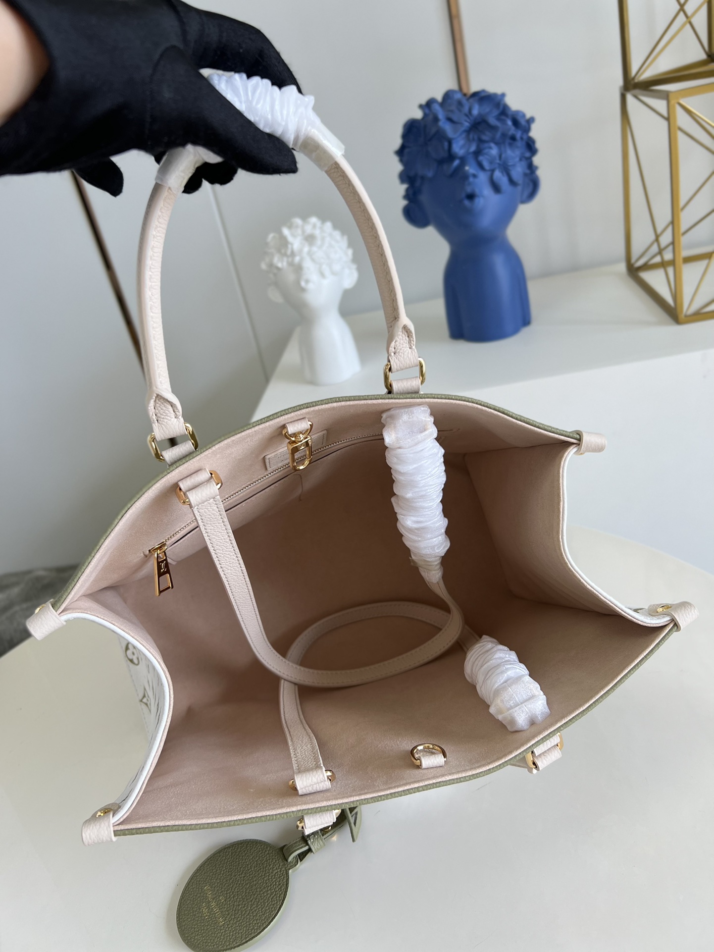 [TOP] Louis Vuitton LV On The Go Bag 35 x 27 x 14 cm - Green