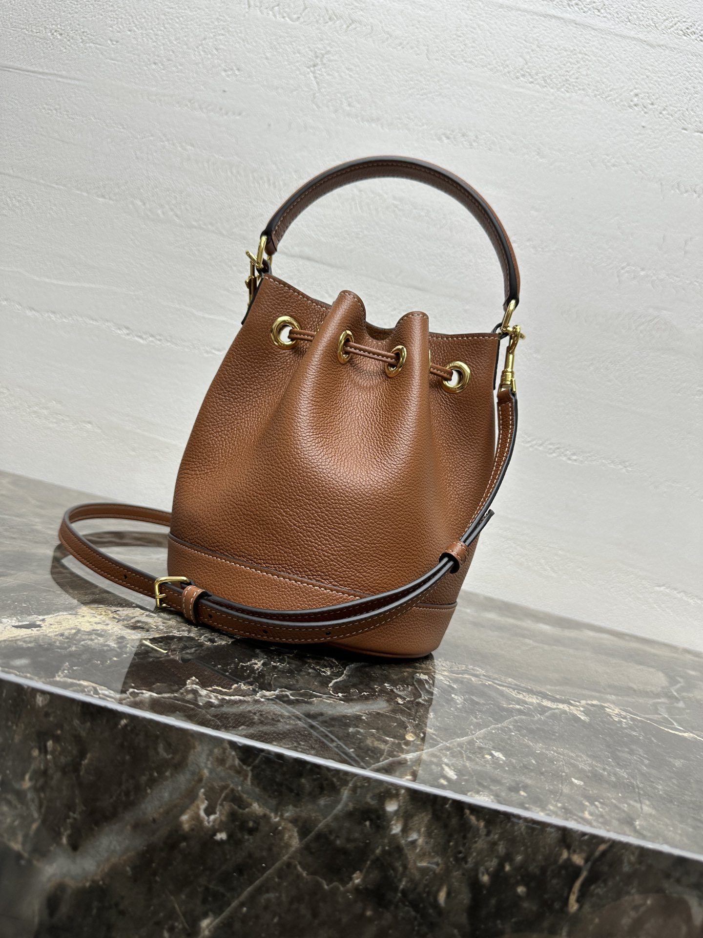 [TOP] CELINE Clara Bucket Bag 16x19x16cm - 2 Colour