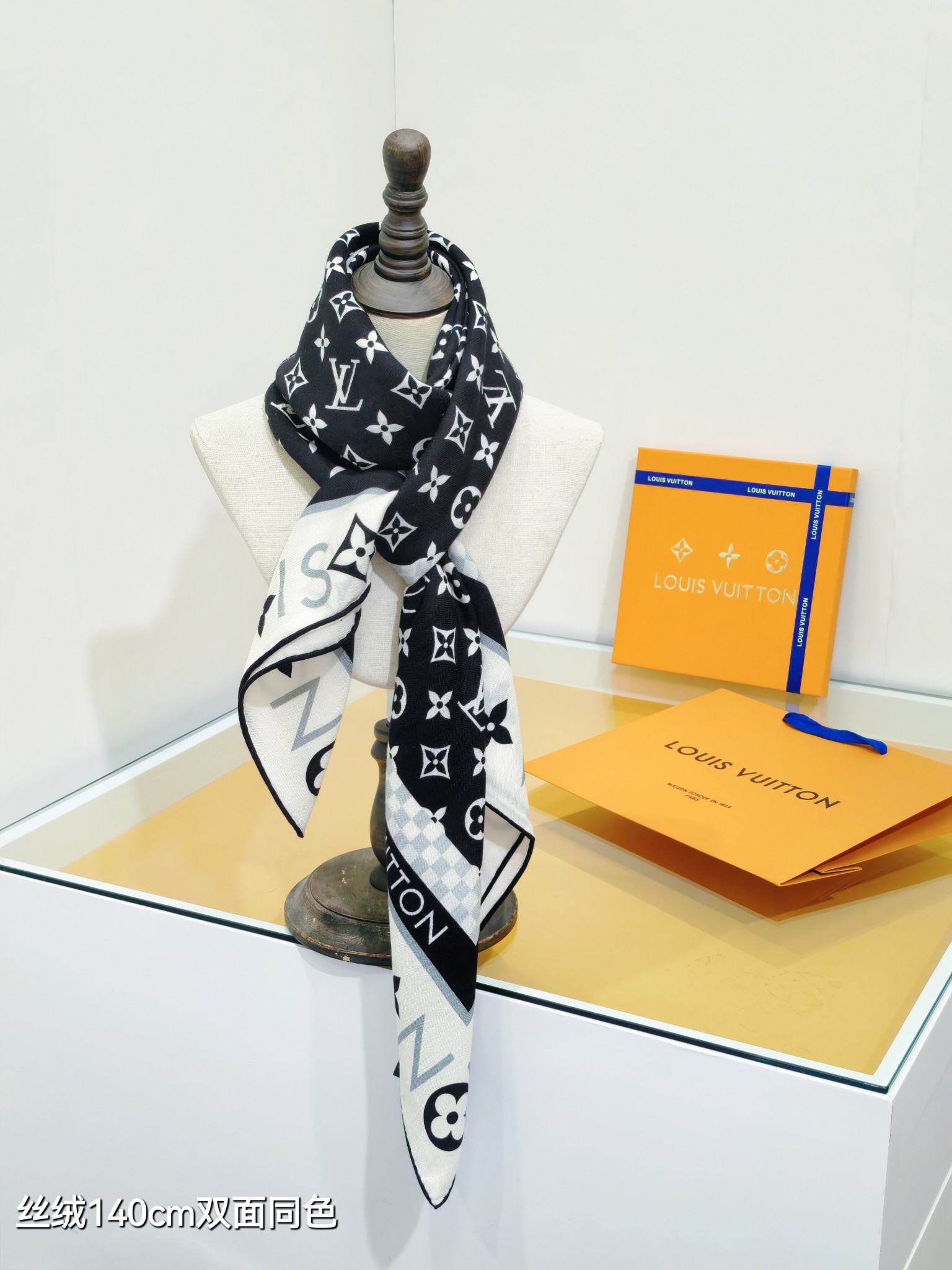 [TOP] Louis Vuitton LV Scarf  140x140cm - Black