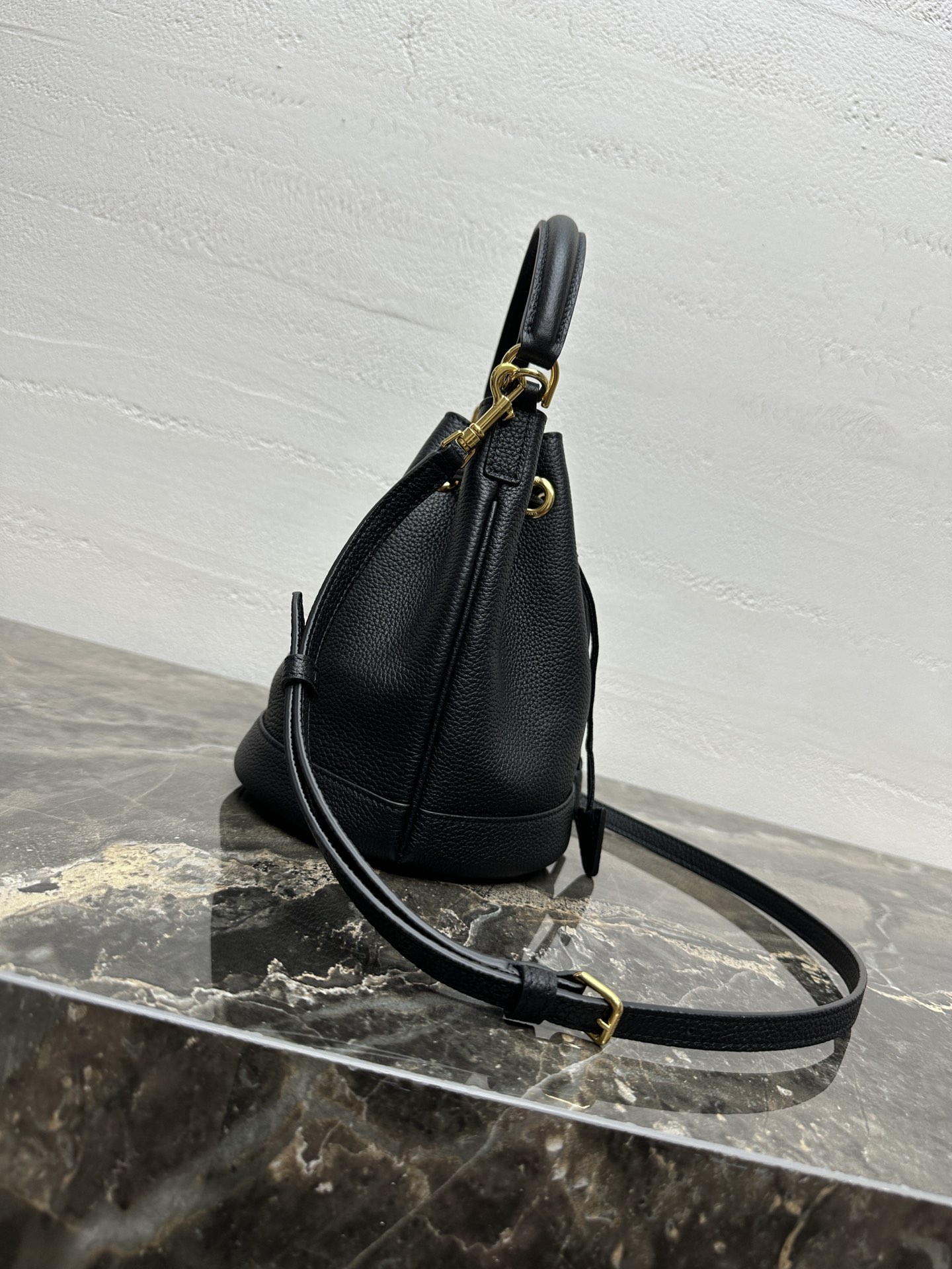 [TOP] CELINE Clara Bucket Bag 16x19x16cm - 2 Colour