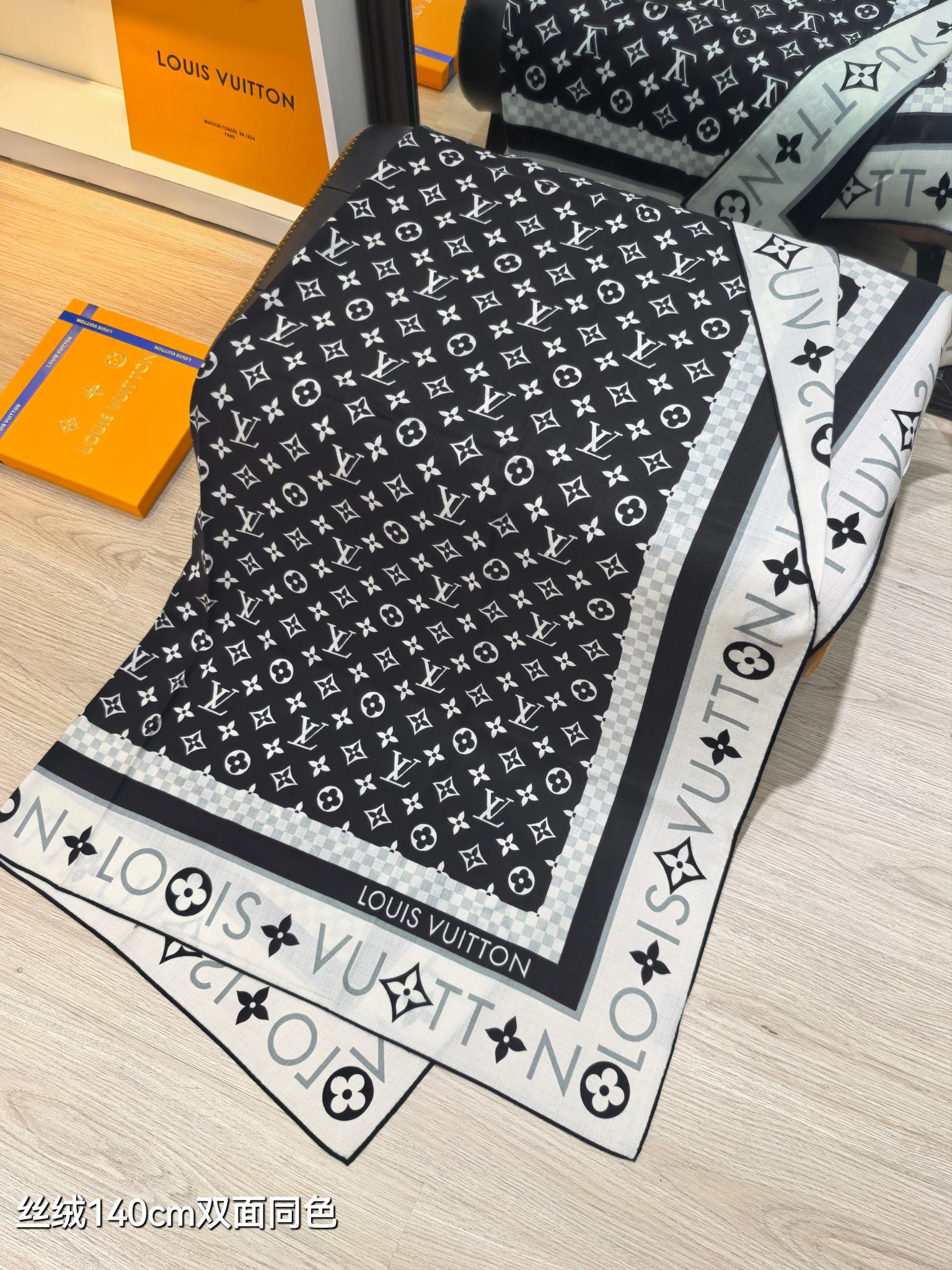 [TOP] Louis Vuitton LV Scarf  140x140cm - Black