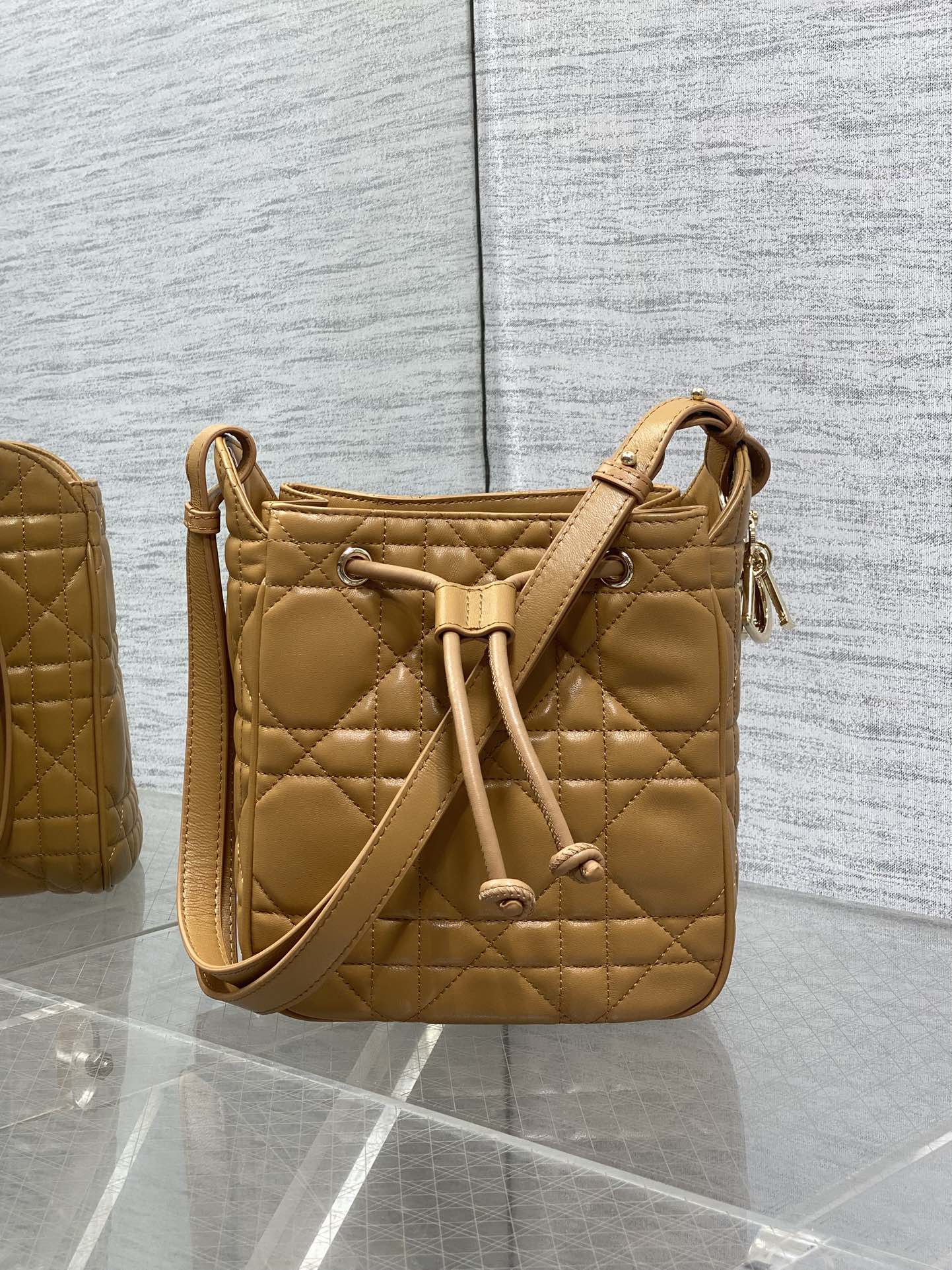 [TOP] Christian Dior D-Motion Bag Lambskin 17*19.5*11cm - 4 Color