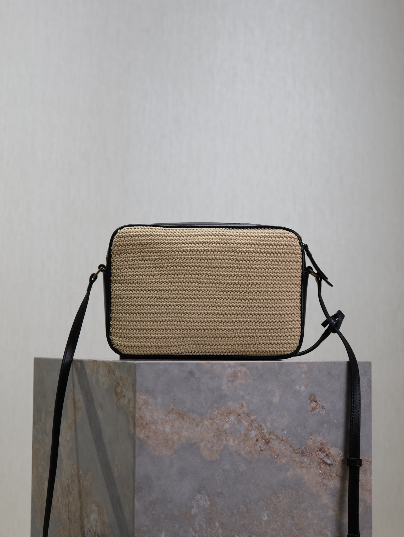 [TOP] Yves Saint Laurent YSL Lou Camera Bag 23x16x6cm - Khaki