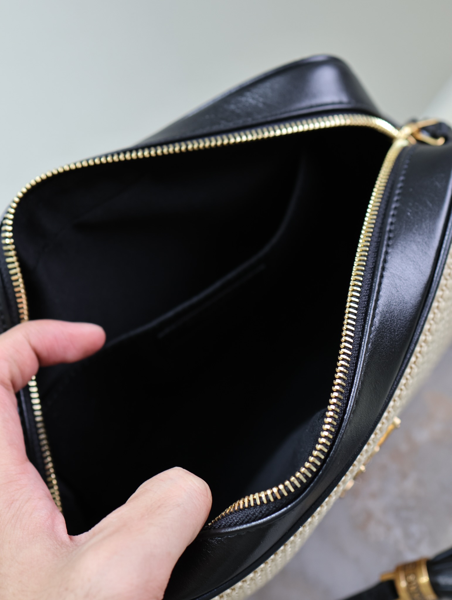 [TOP] Yves Saint Laurent YSL Lou Camera Bag 23x16x6cm - Khaki