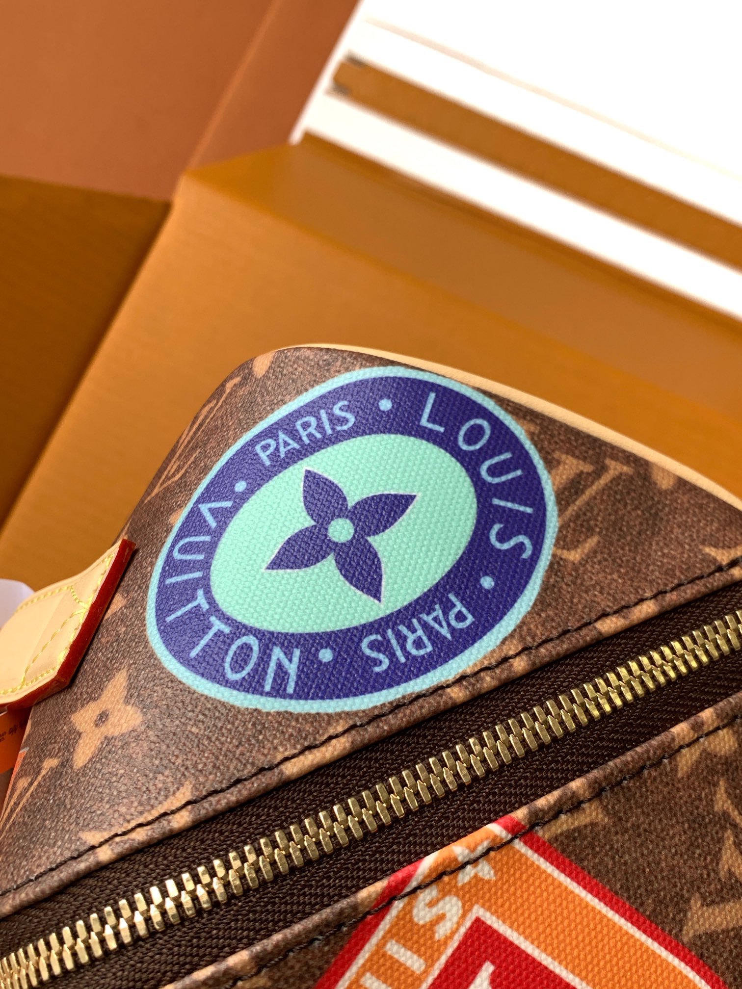 [TOP] Louis Vuitton LV Clutch Toiletry Bag  13 x 13 x 24cm - Brown