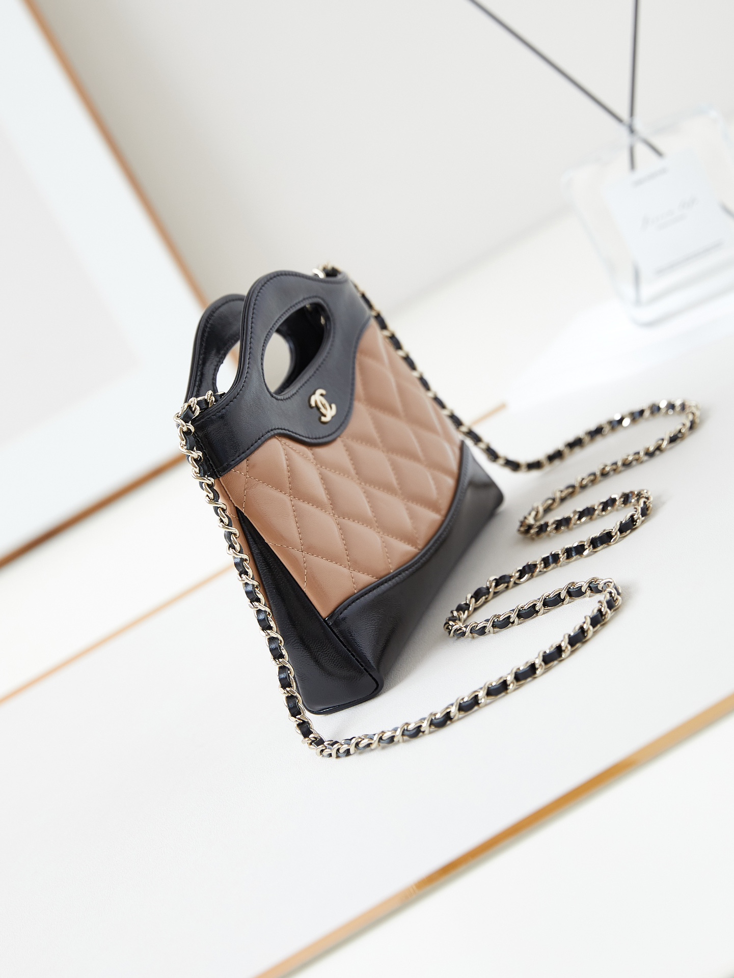 [TOP] CHANEL 31 Hobo Bag 17.5x20.5x4 cm - Black/Brown