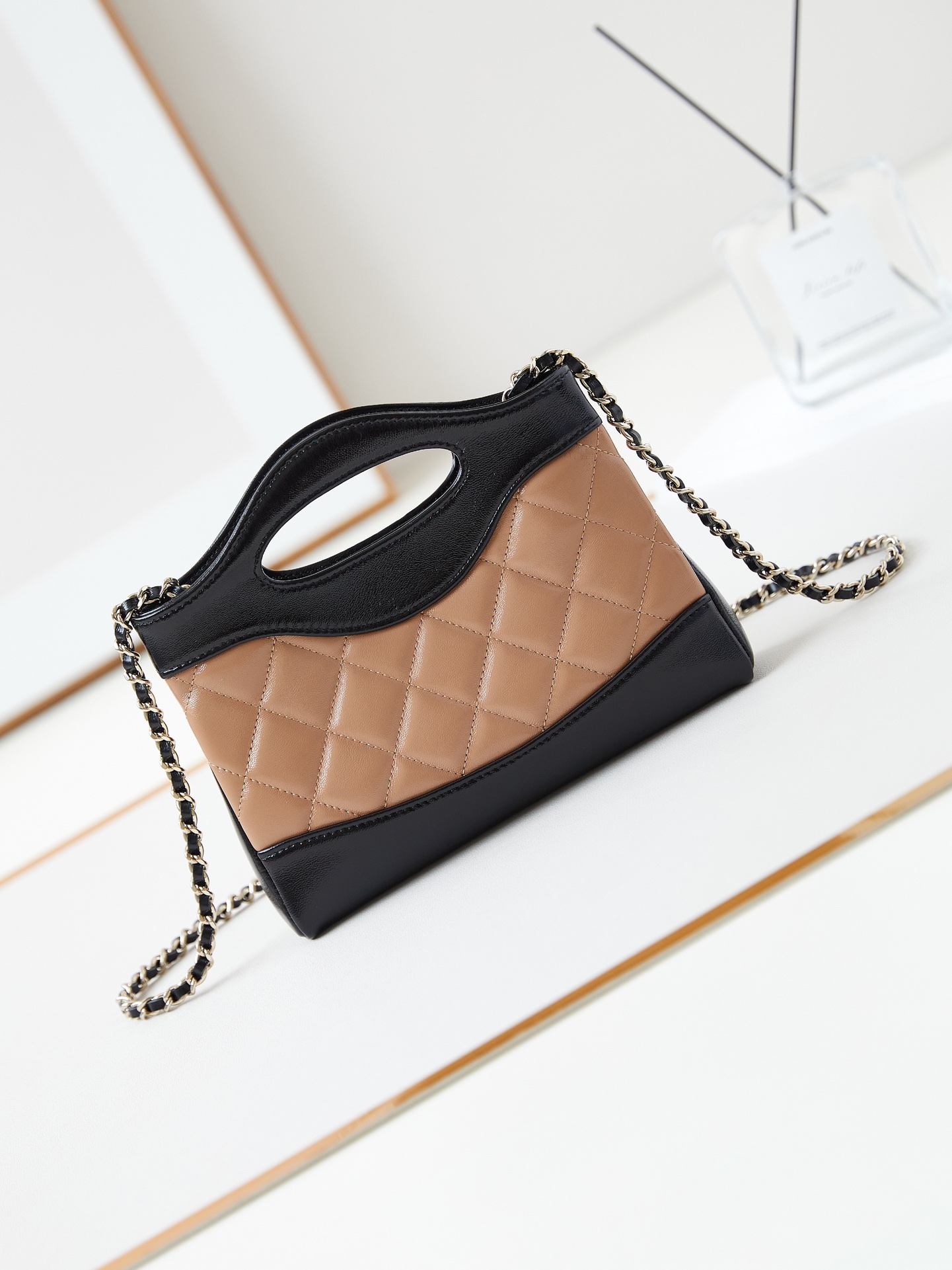 [TOP] CHANEL 31 Hobo Bag 17.5x20.5x4 cm - Black/Brown