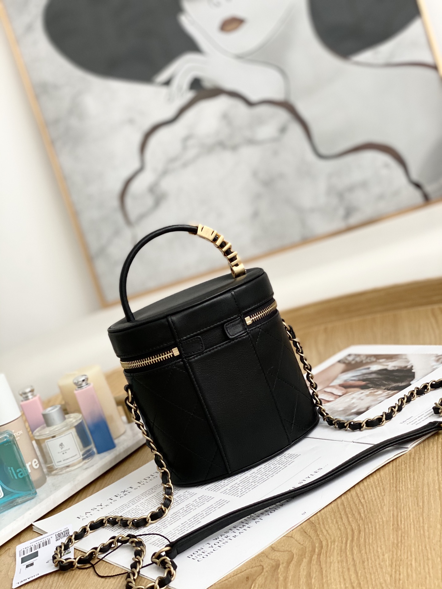[TOP] CHANEL Cosmetic Bucket Bag  15*10*15 cm - Black