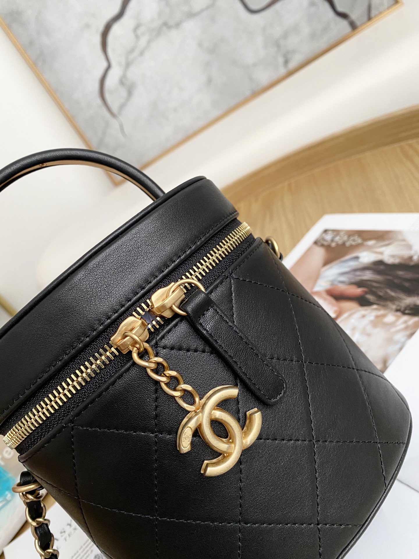[TOP] CHANEL Cosmetic Bucket Bag  15*10*15 cm - Black