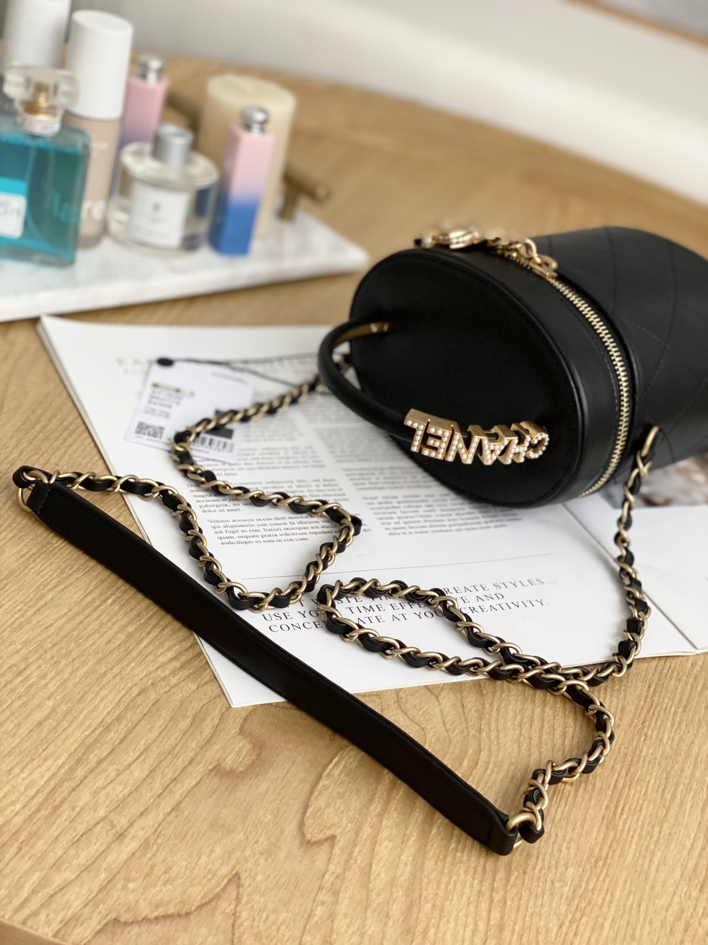 [TOP] CHANEL Cosmetic Bucket Bag  15*10*15 cm - Black