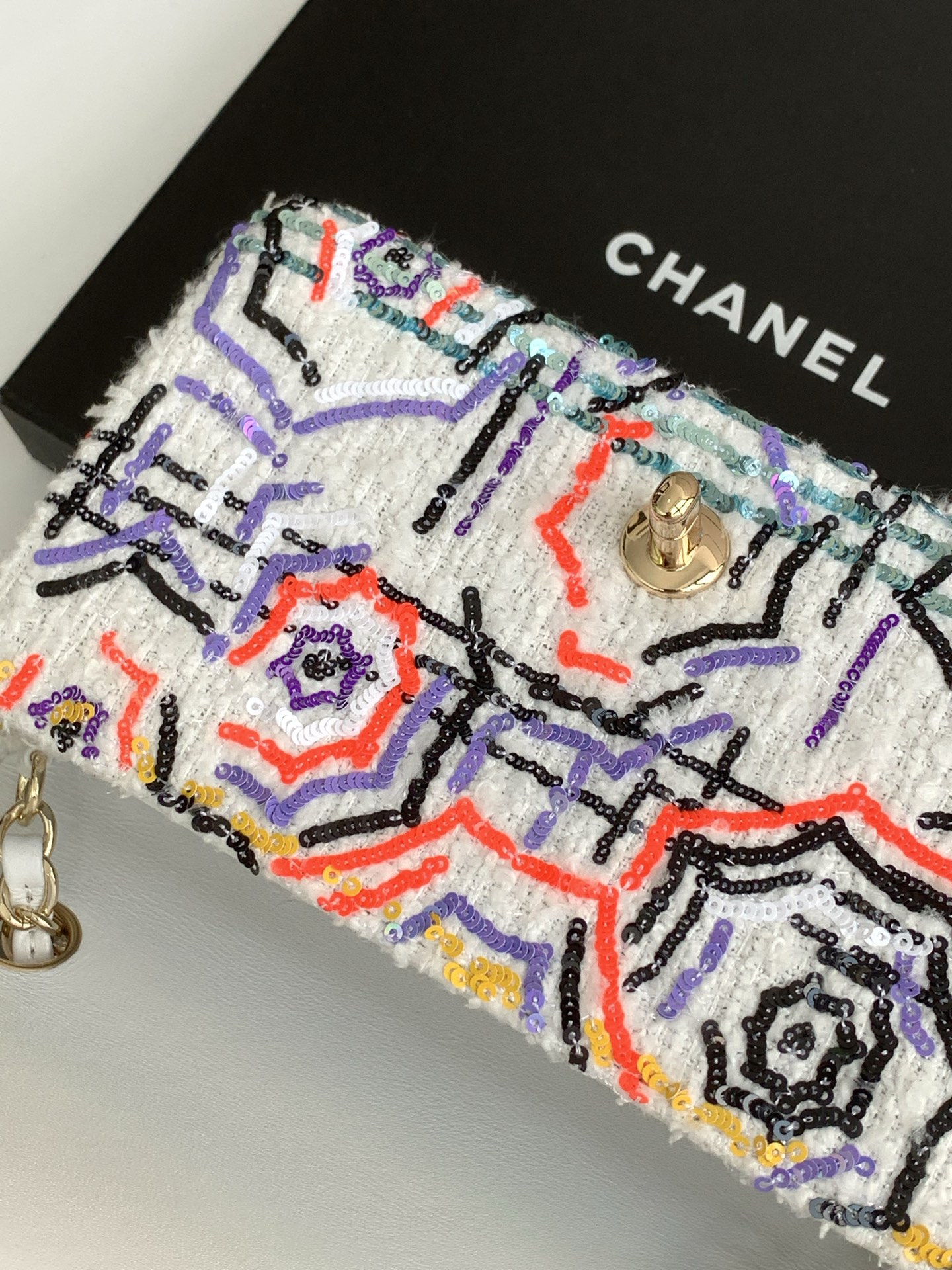 [TOP] CHANEL Flap Bag 14-21-8 cm - White