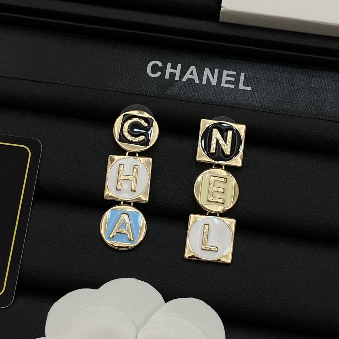 [TOP] CHANEL Earrings -  Gold