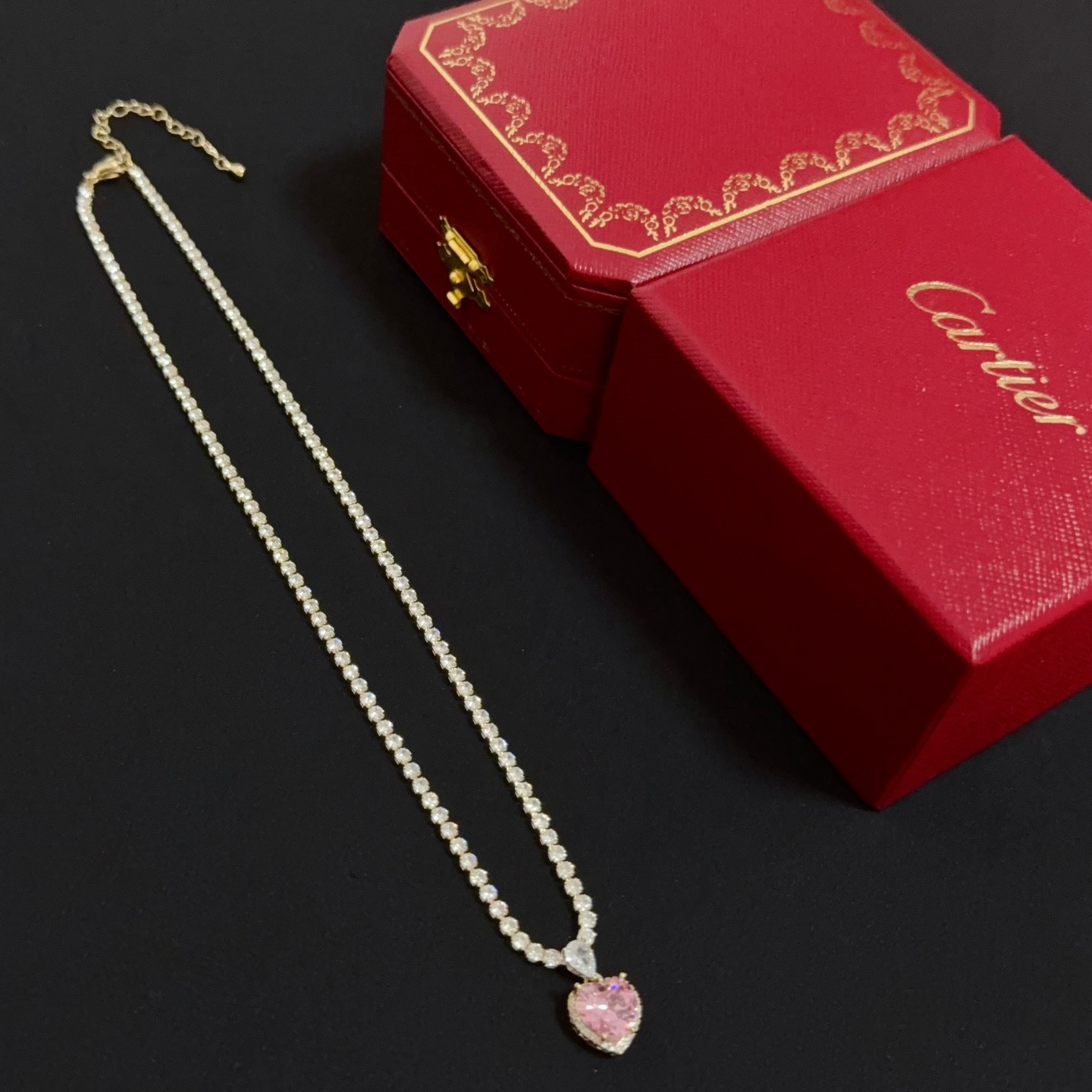 [TOP] Cartier Necklace Studded with Diamonds - Gold