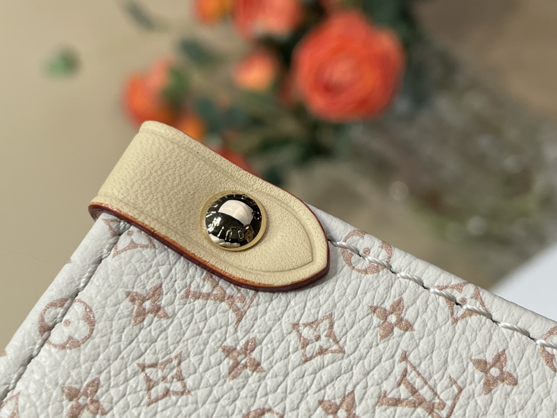 [TOP] Louis Vuitton LV  On The Go Small Handbag 25x19x11.5cm - Beige