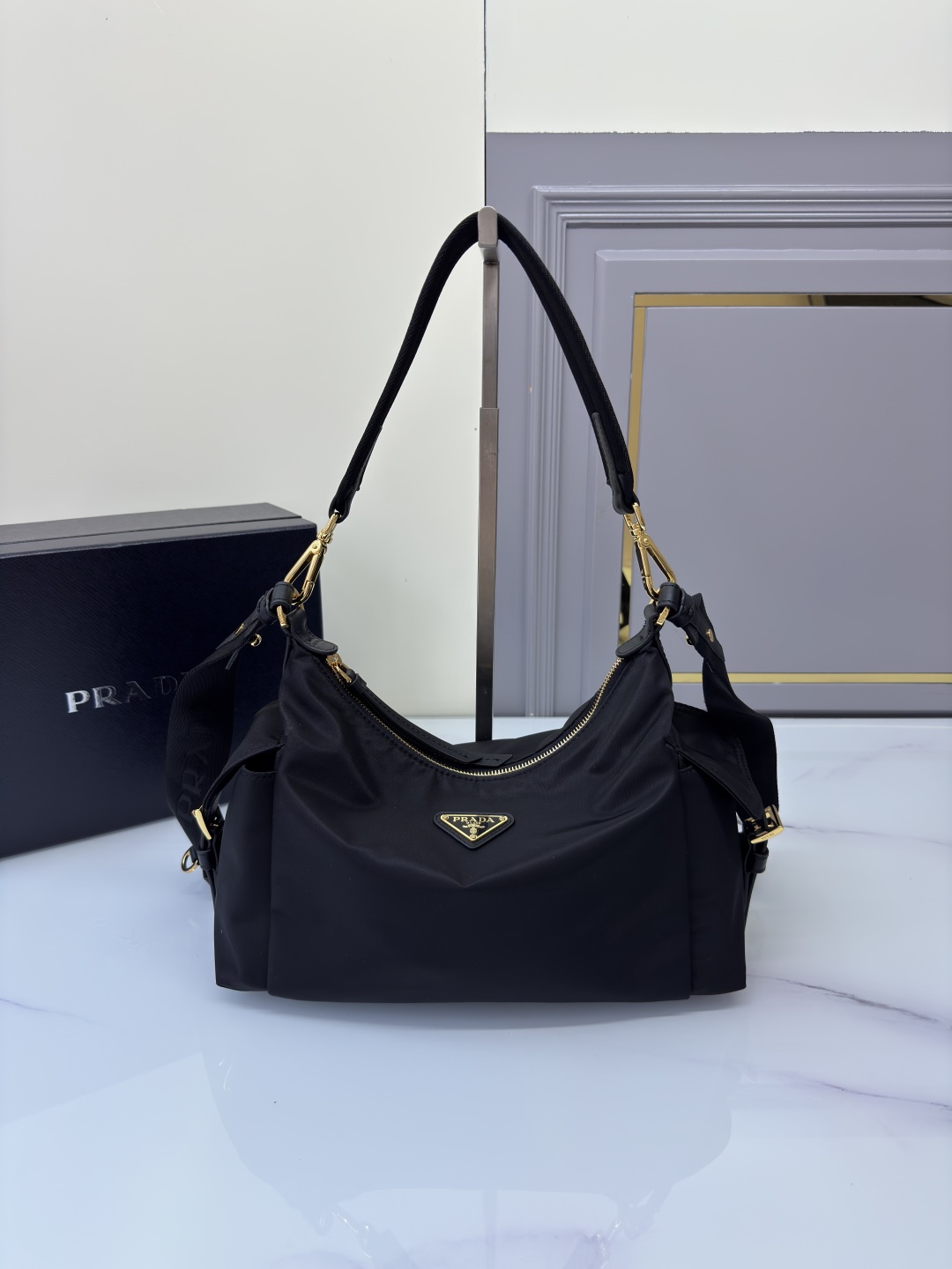 [TOP] PRADA Explore Bag Re-Nylon 32x22x11.5cm - 2 Colors