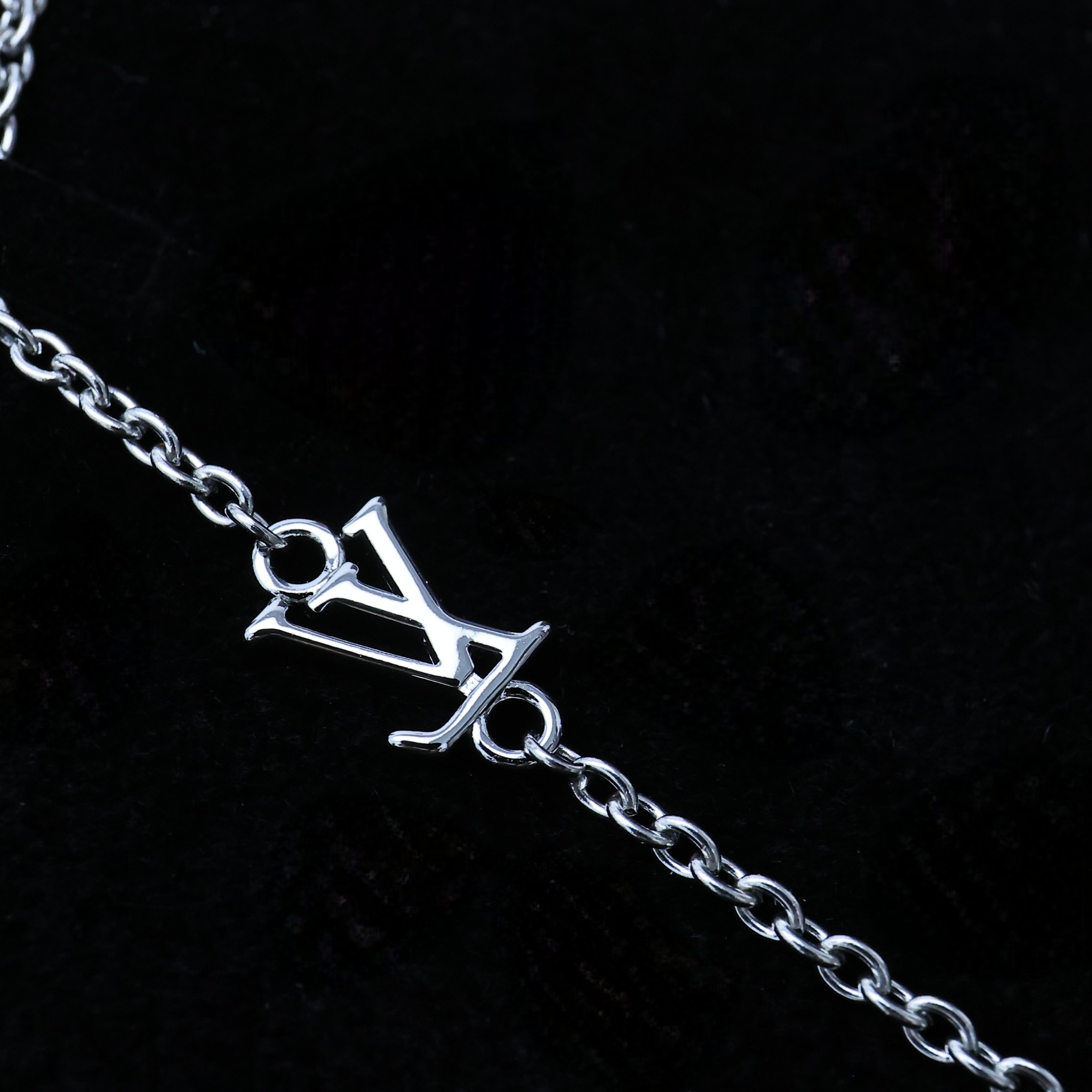 [TOP] Louis Vuitton LV Dice Necklace