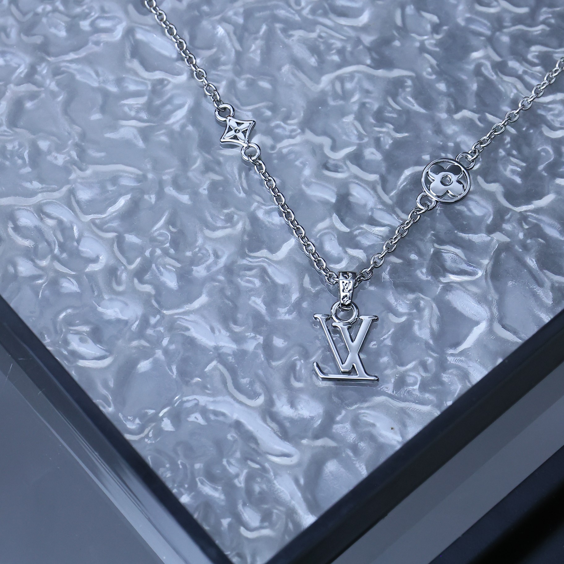 [TOP] Louis Vuitton LV Dimension Necklace